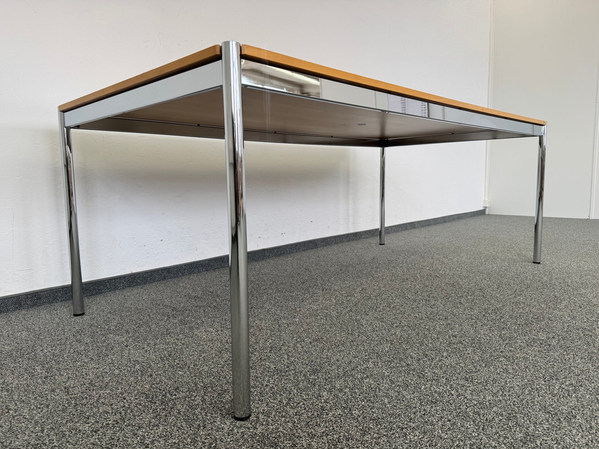 USM Haller Classic Schreibtisch mit Gestell chrom glanz
