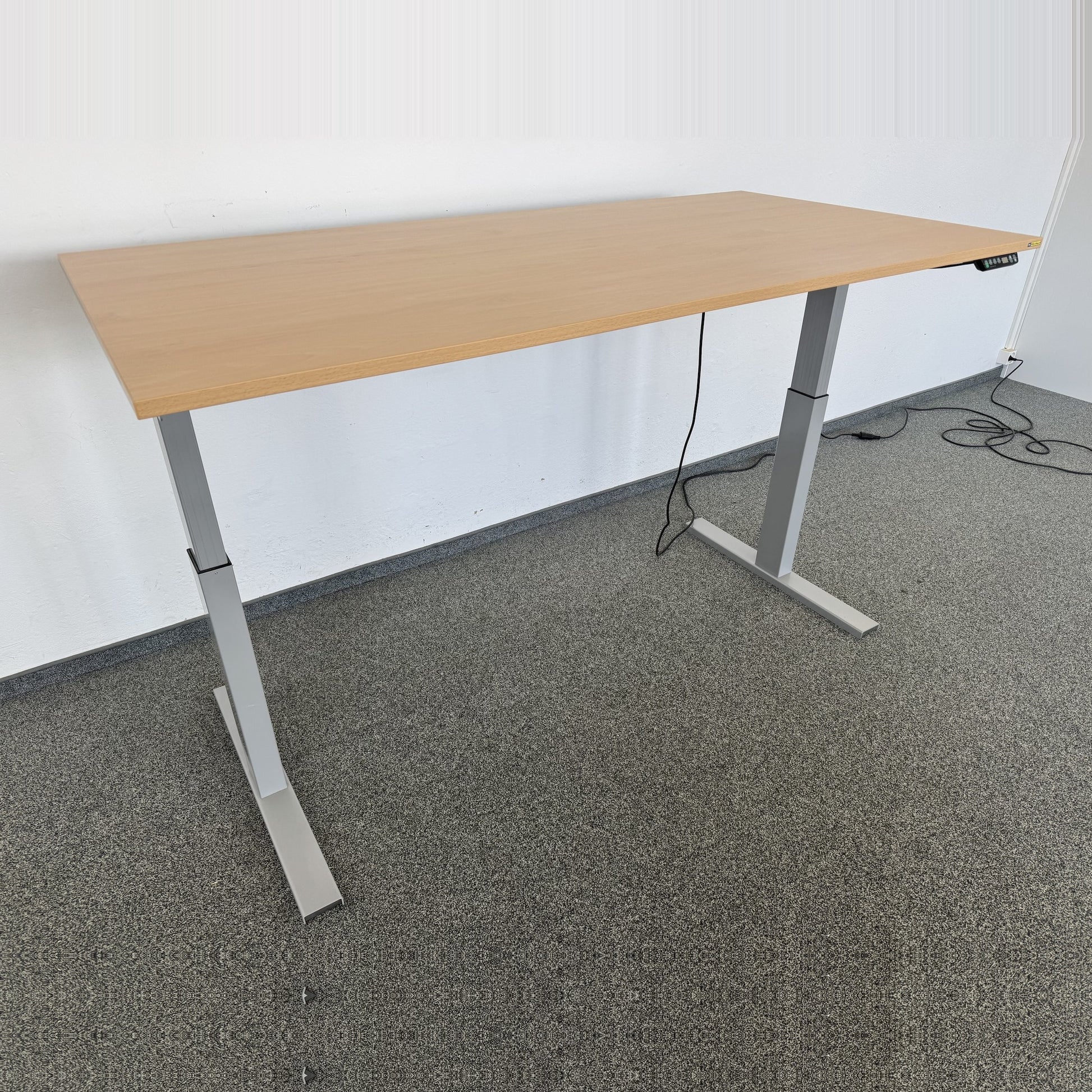 Interoffice Sitz-Steh-Schreibtisch höhenverstellbar von 720-1110mm