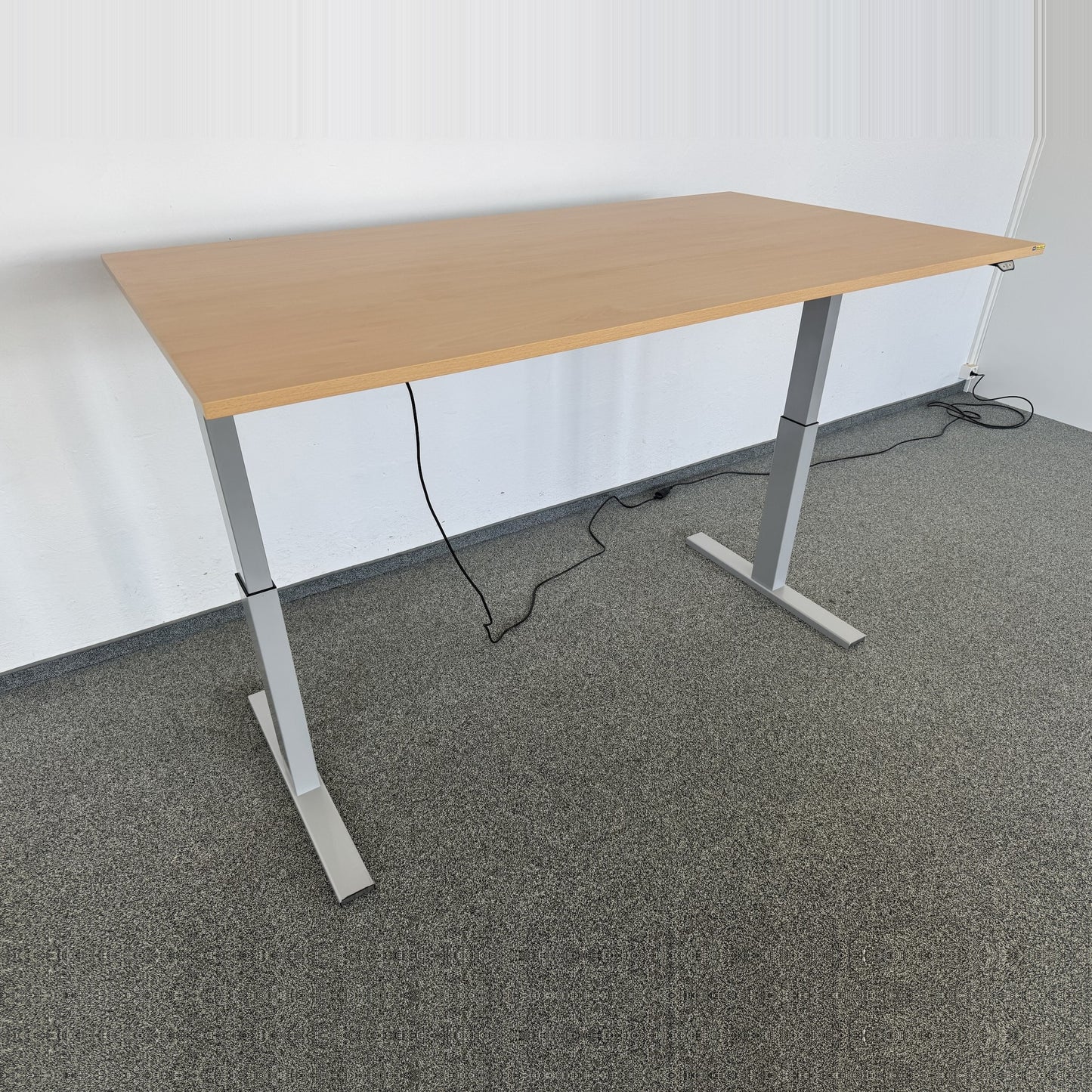 Interoffice Sitz-Steh-Schreibtisch höhenverstellbar von 720-1220mm