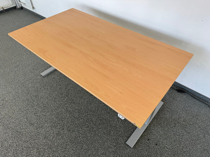 Interoffice Sitz-Steh-Schreibtisch Detailfoto Tischplatte - 6037664