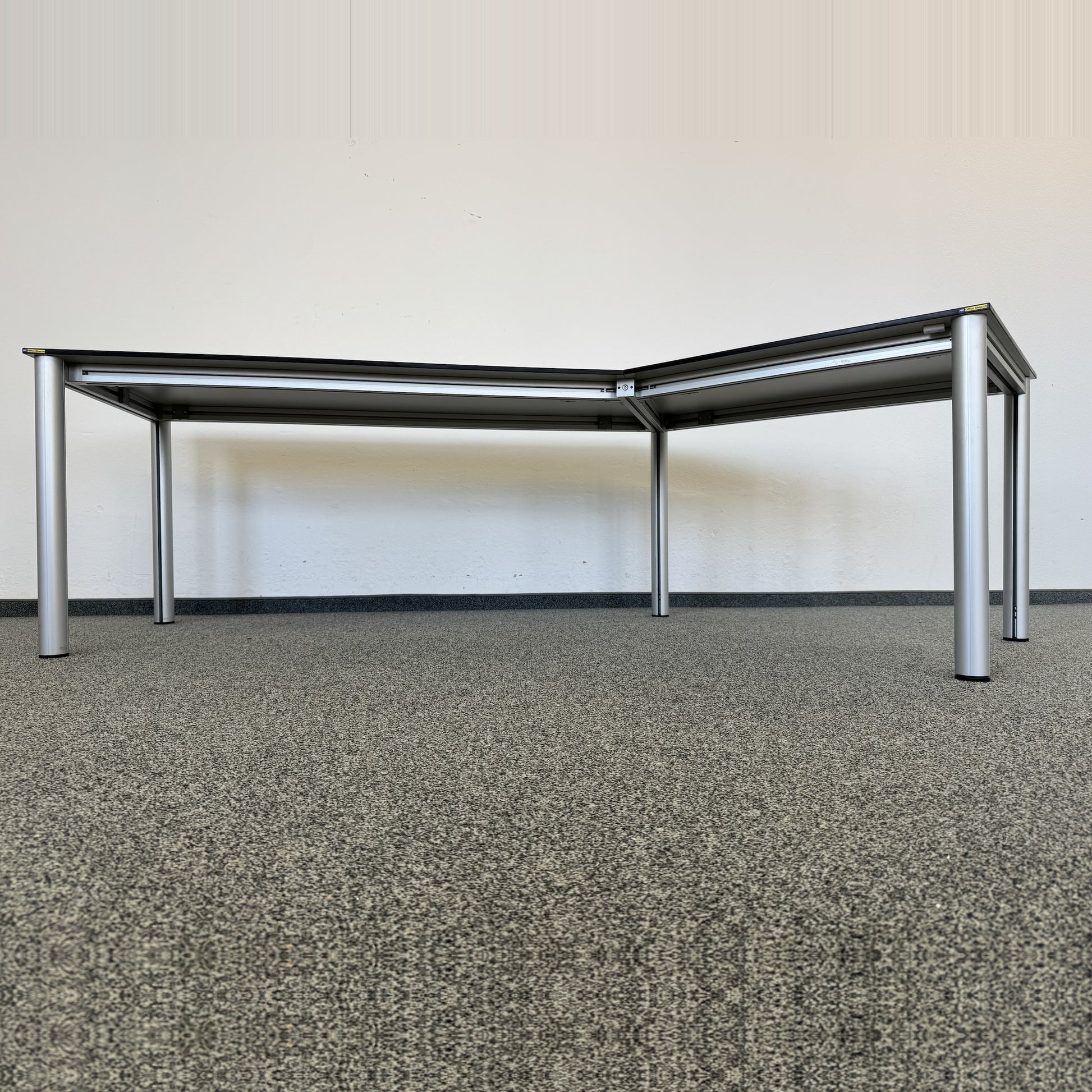 Haworth Fifty Schreibtisch von unten