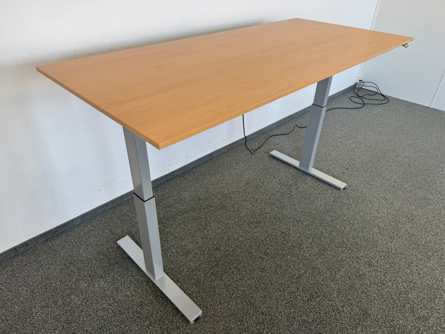 Interoffice Sitz-Steh-Schreibtisch höhenverstellbar von 710-1180mm