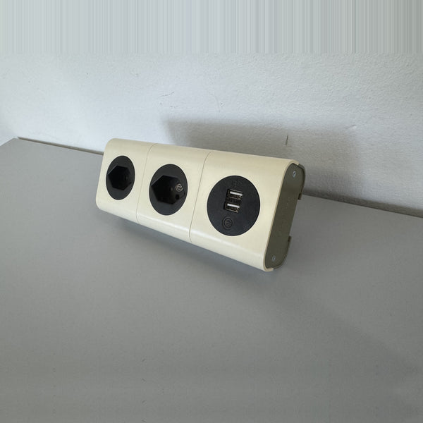 Steelcase One Mehrfachstecker mit USB