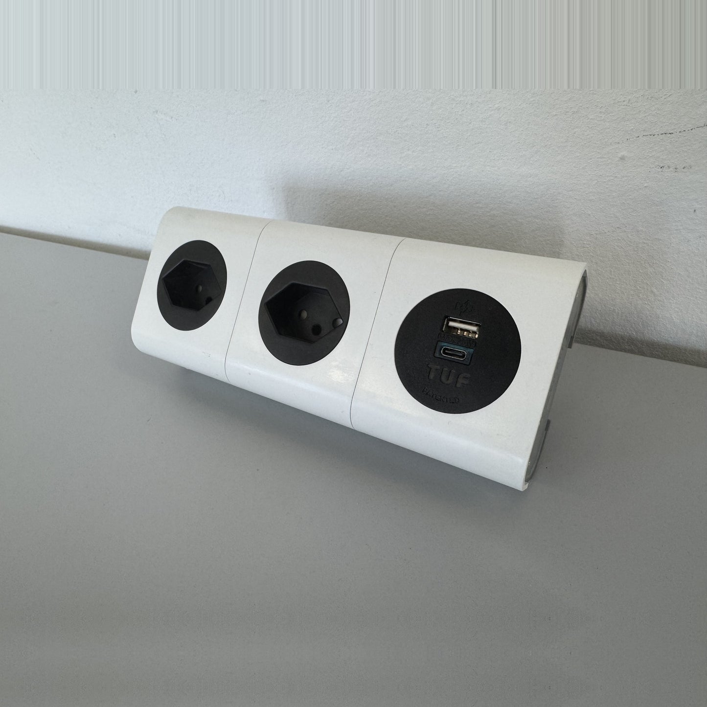 Steelcase Mehrfachstecker mit USB