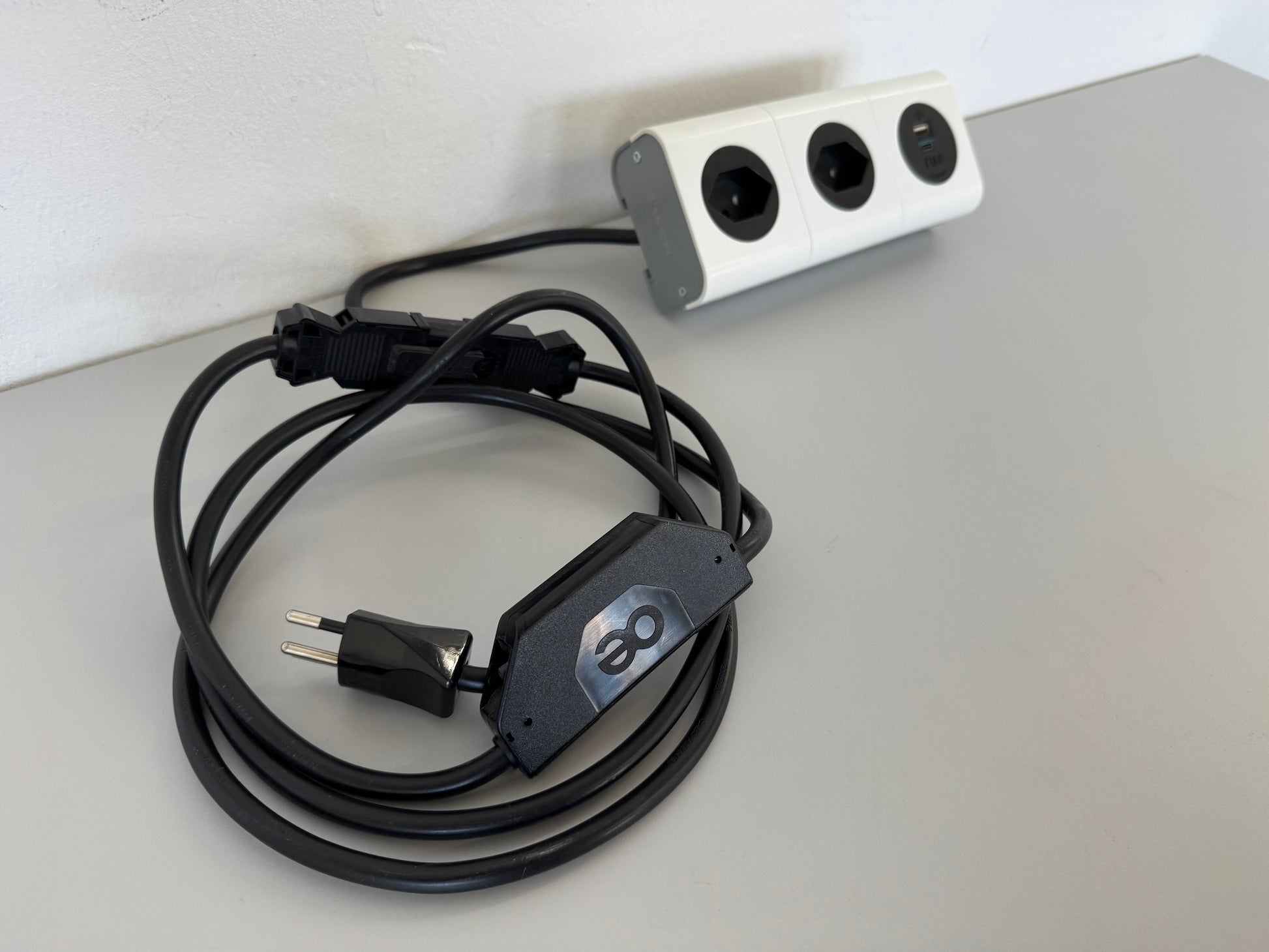 Steelcase One Mehrfachstecker Ansicht Stromkabel