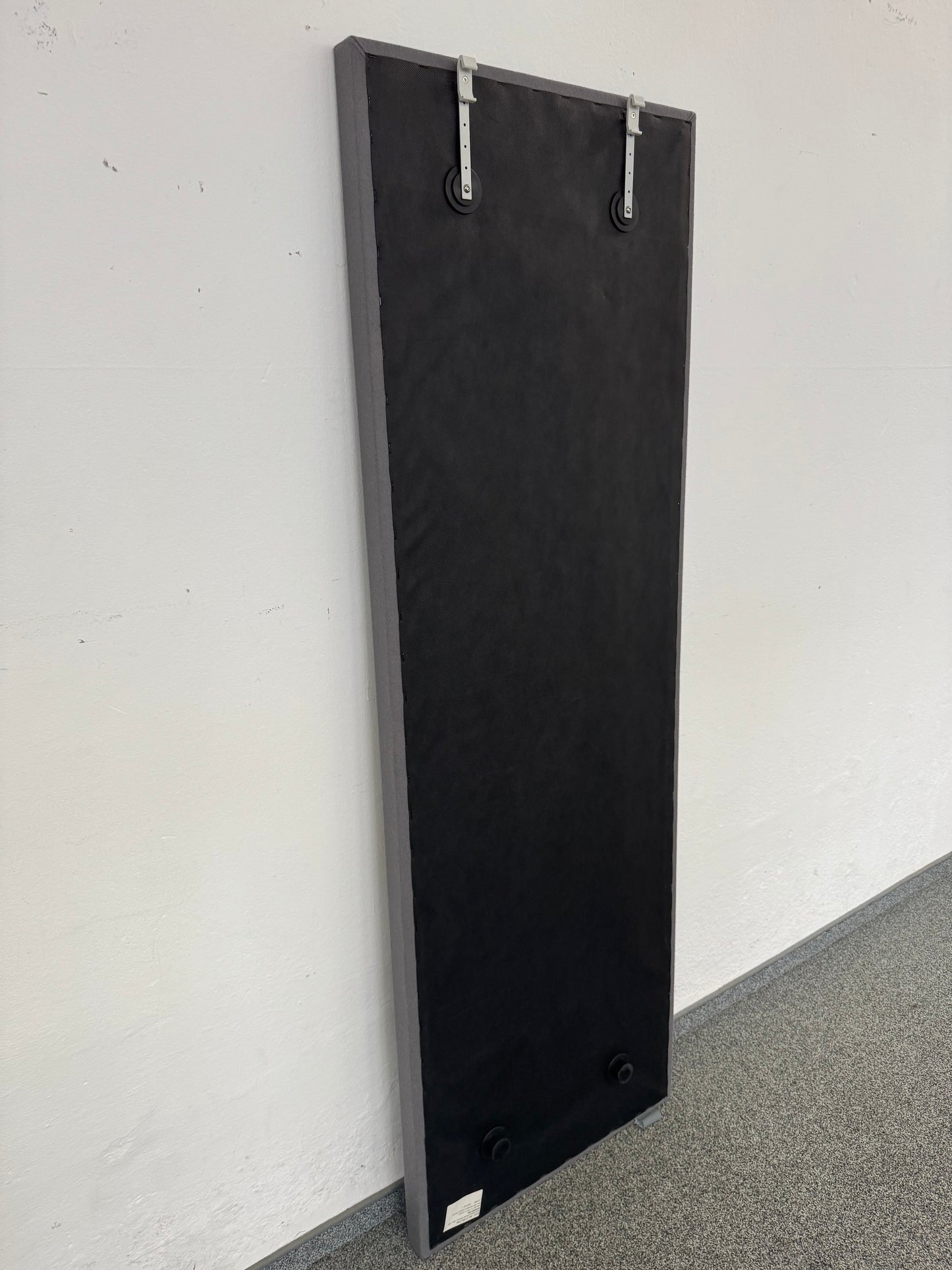 Creation Baumann acousticpearls Wand-Panel Stoff anthrazit Ansicht Rückwand von rechts