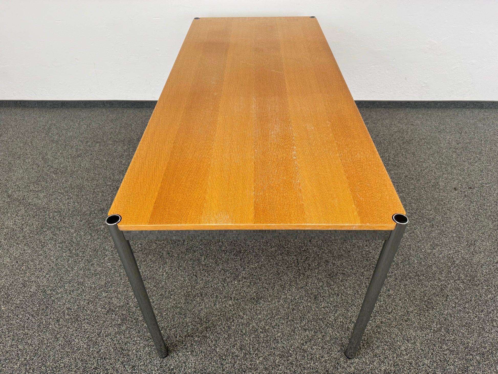 USM Haller Classic Schreibtisch Ansicht von der Seite