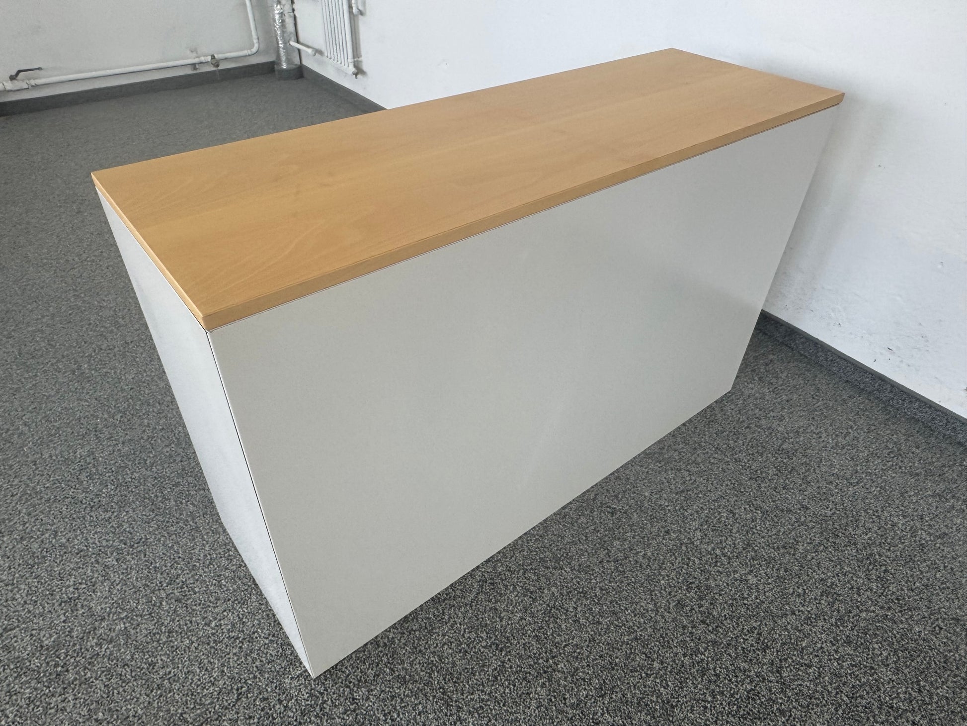Sara King Lateralschrank Rückansicht