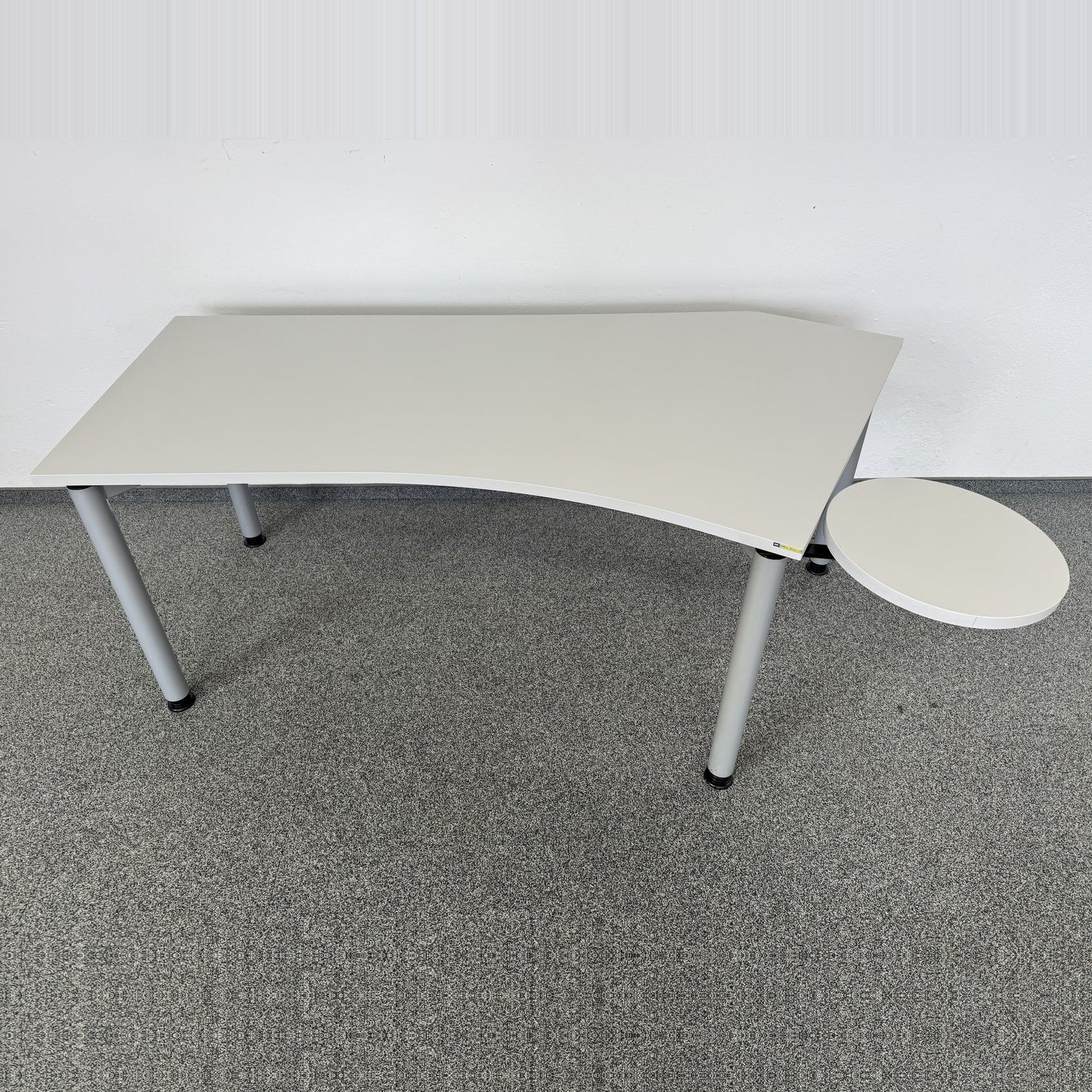 Werndl Vitesse Schreibtisch Freiform Spanplatte Lichtgrau