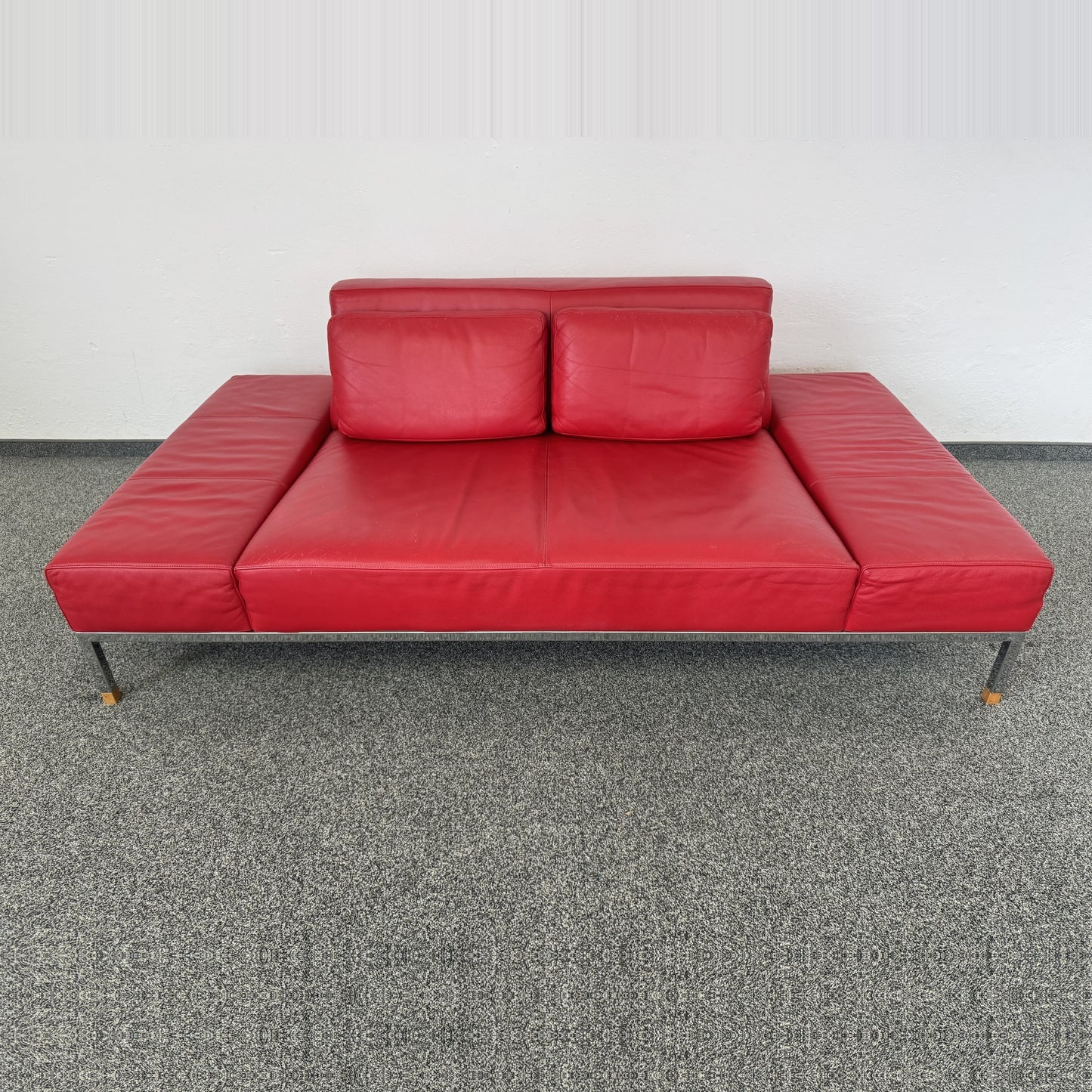 De Sede 2er Sofa in rotem Leder mit Chromgestell