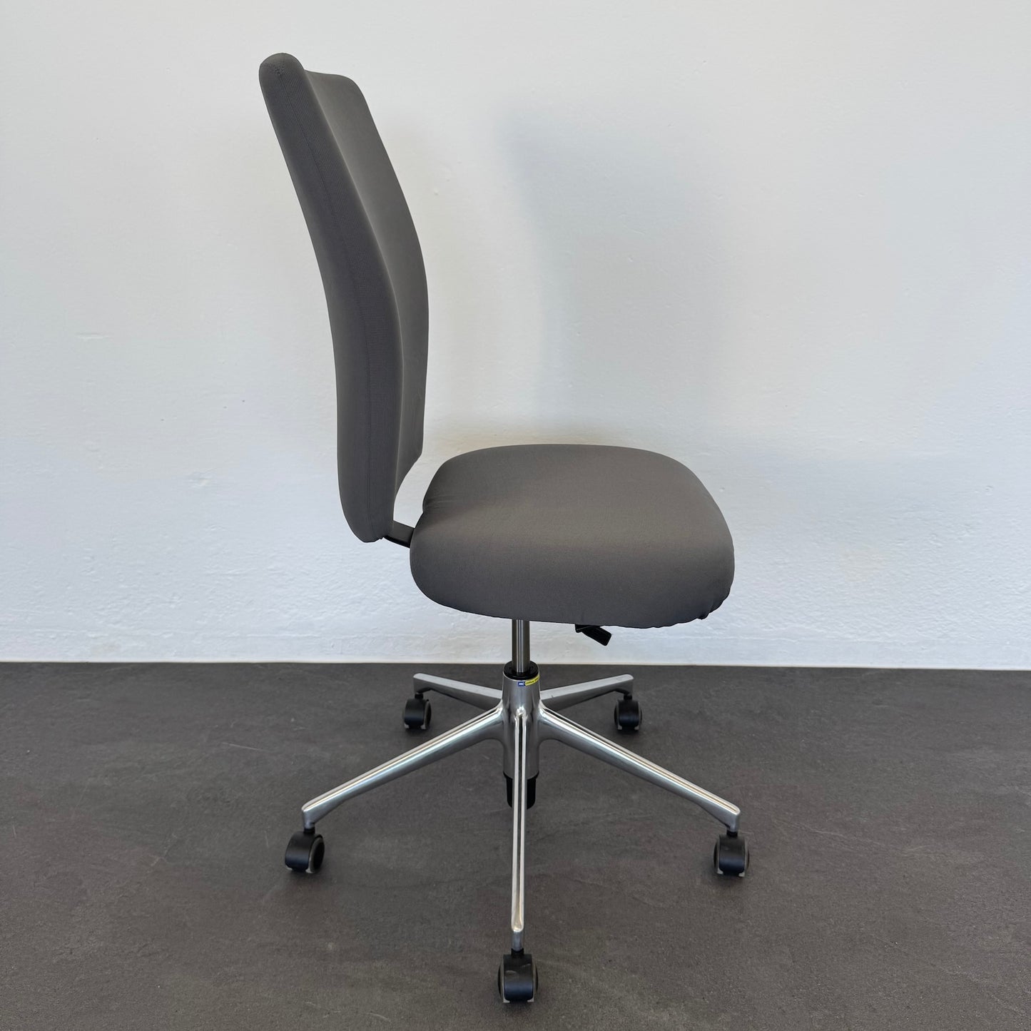 Vitra T-Chair Bürodrehstuhl seitliche Ansicht