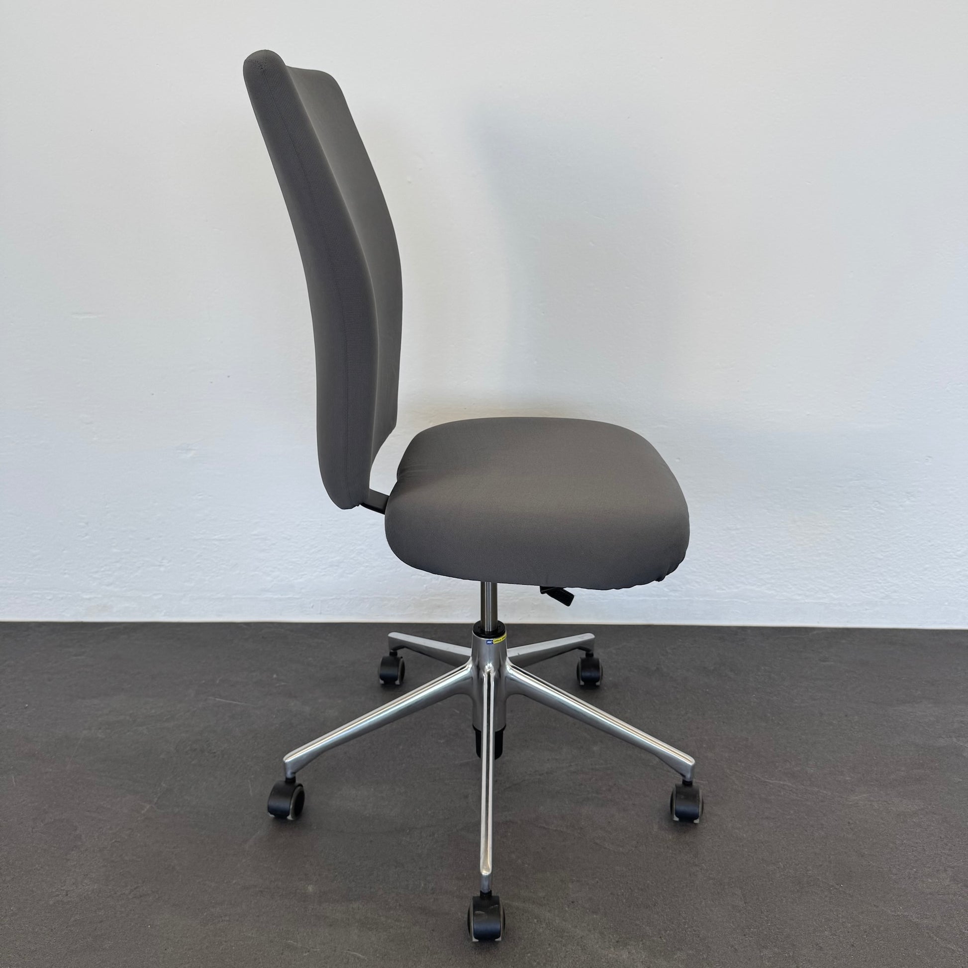 Vitra T-Chair Bürodrehstuhl seitliche Ansicht
