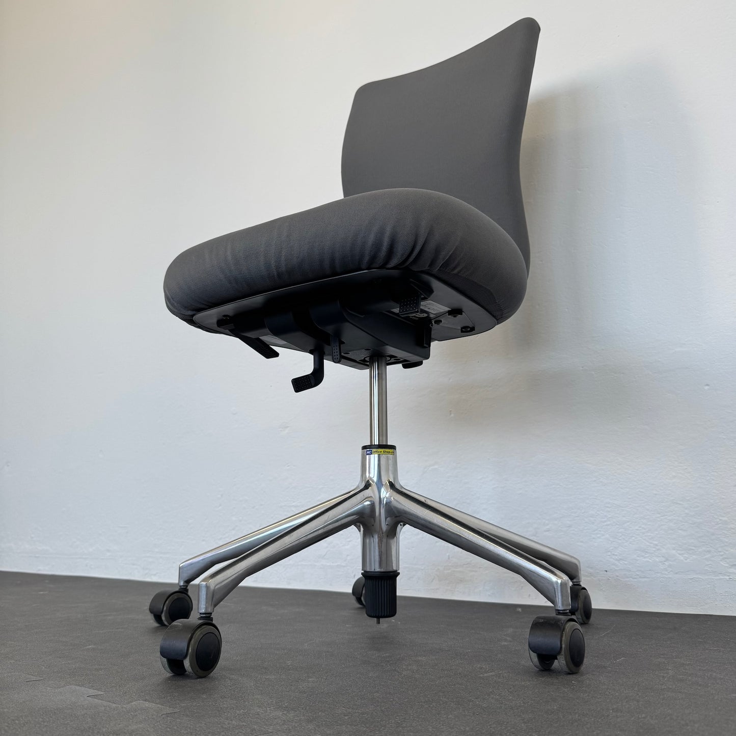 Vitra T-Chair Bürodrehstuhl Ansicht Mechanik von unten
