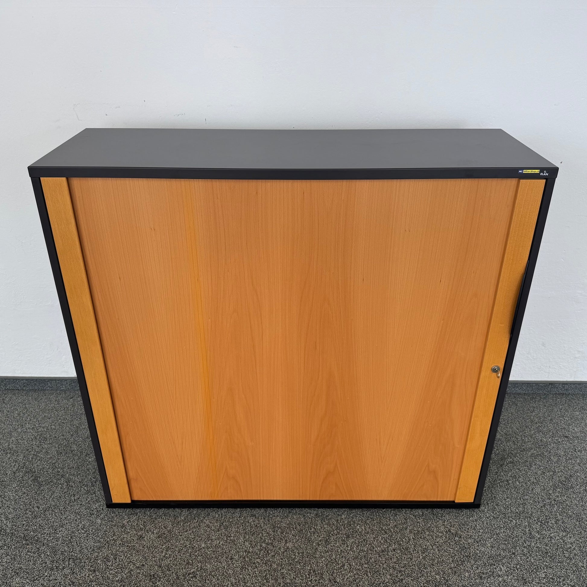 Elan Euroffice Lateralschrank aus Spanplatte Anthrazit und Buchenfurnier
