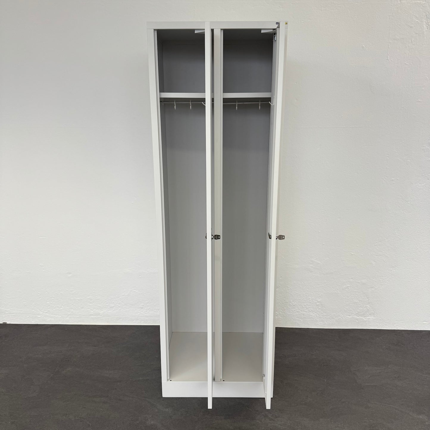 Stalgo G12 Garderobenschrank mit 2 Abteilen offen