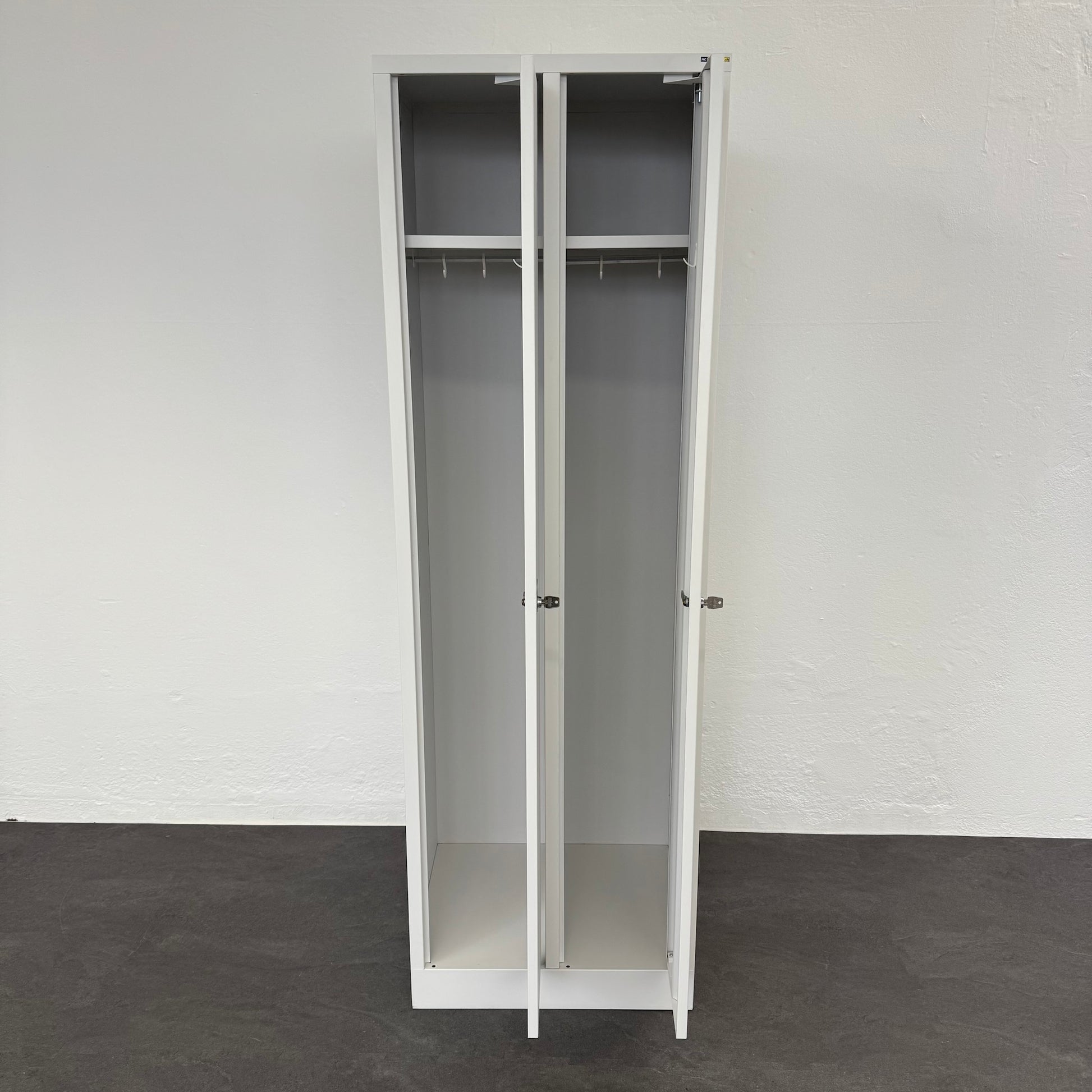 Stalgo G12 Garderobenschrank mit 2 Abteilen offen