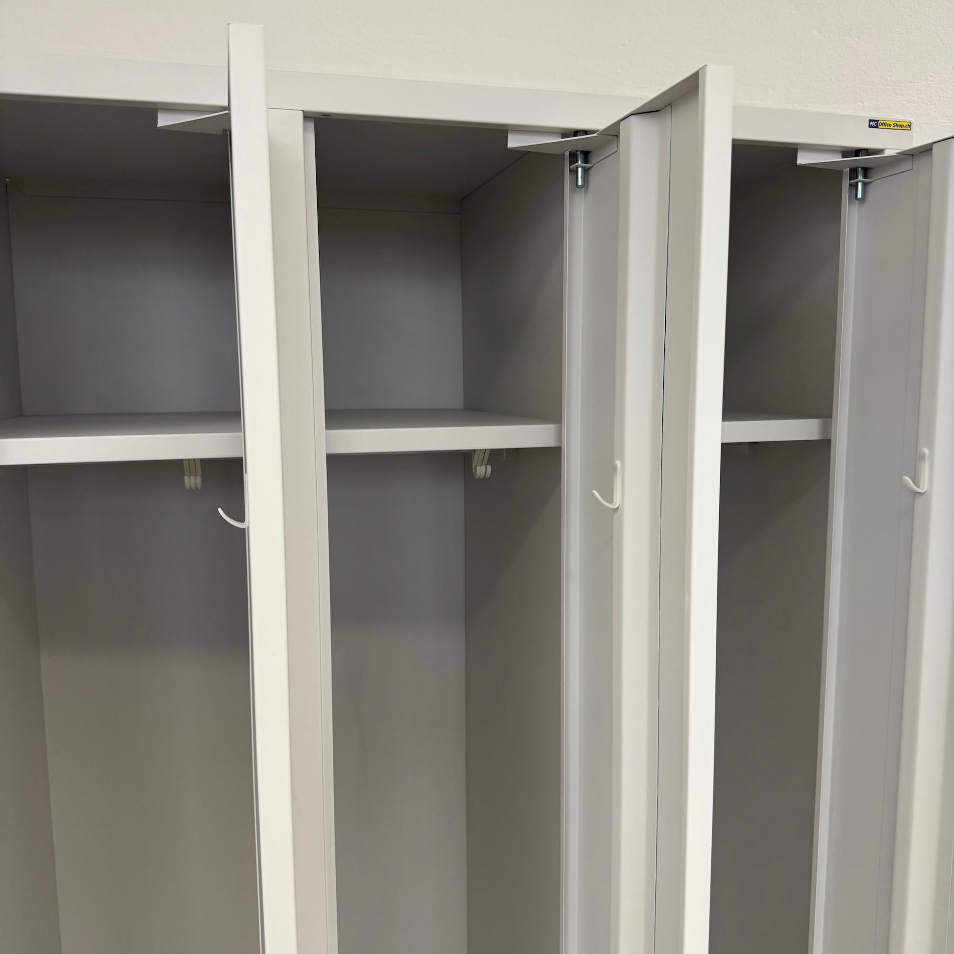 Stalgo G13 Garderobenschrank Detailfoto Kleiderhaken
