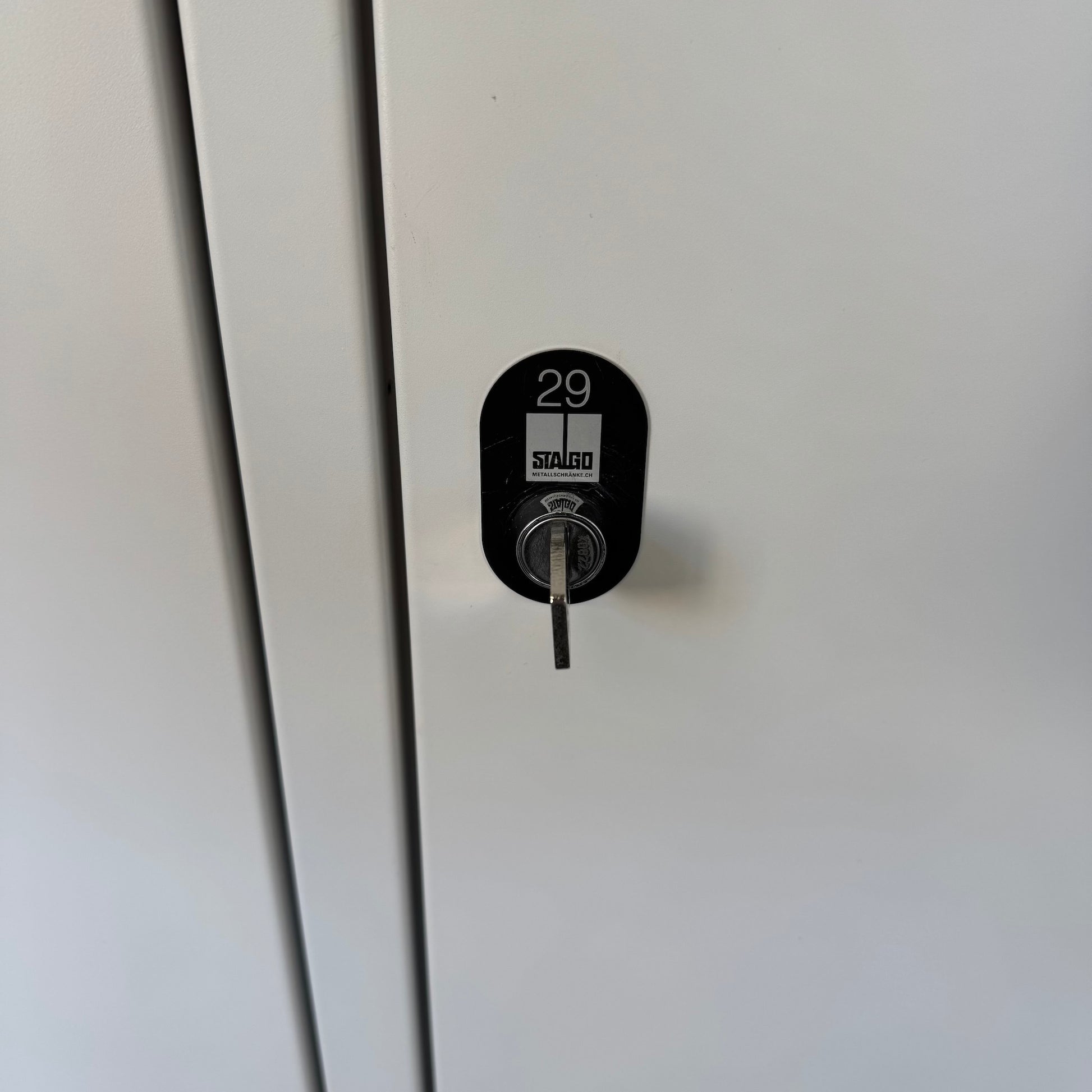 Stalgo G14 Garderobenschrank Detailfoto Schloss
