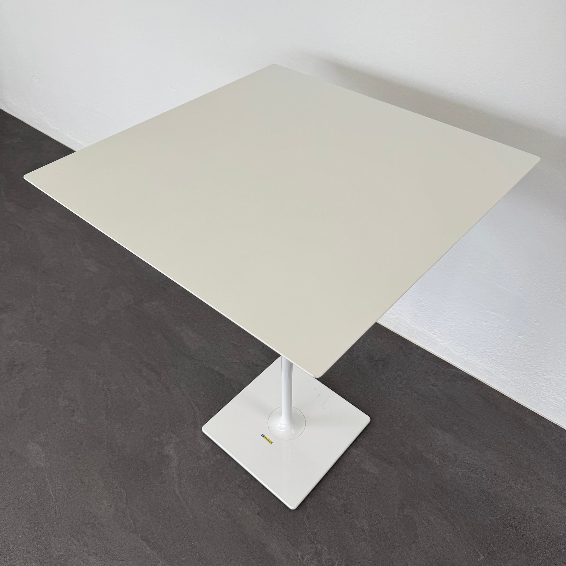 Arper Dizzie Bartisch 1050 mm hoch