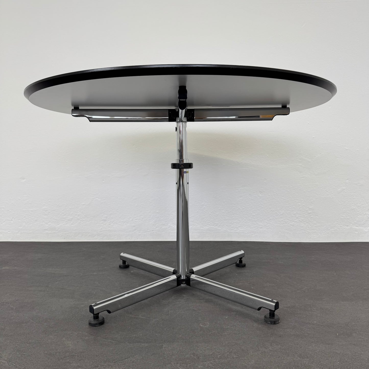 USM-Haller Kitos Besprechungs-Tisch Gestell MEtall Chrom glanz