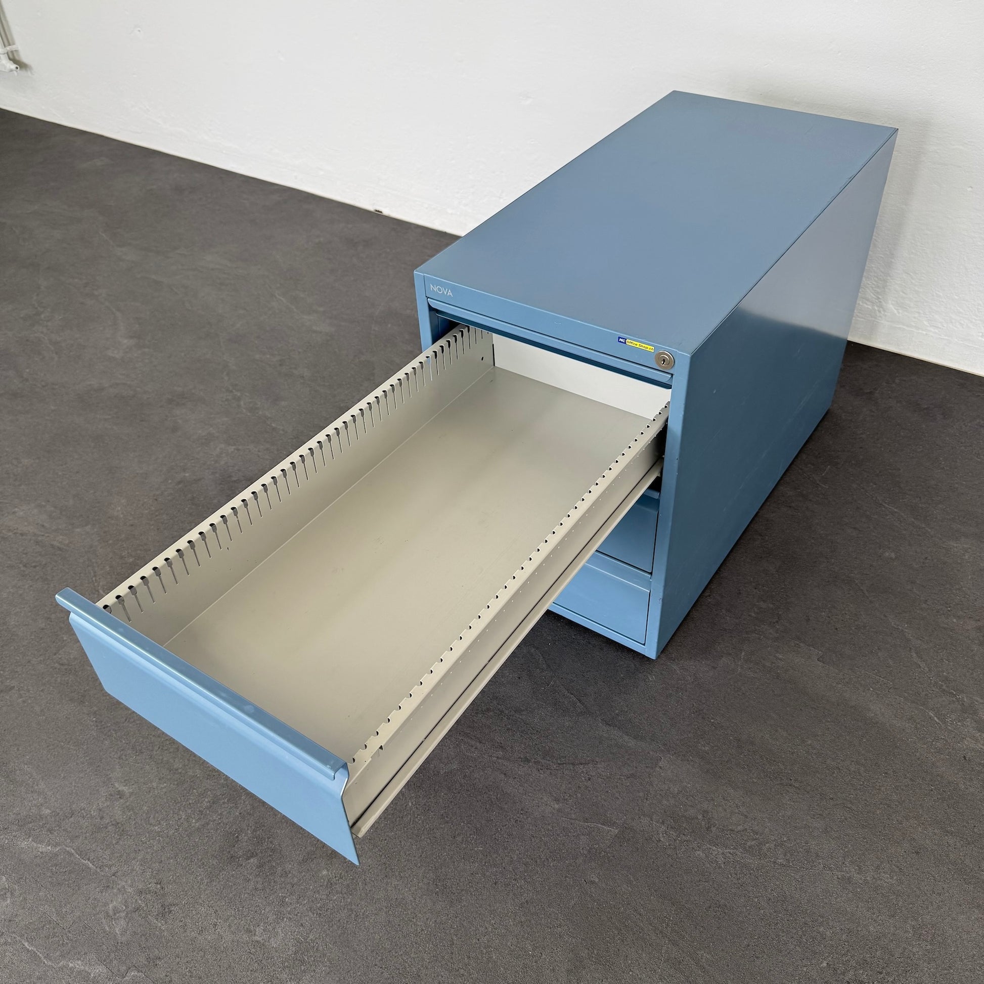 Novex Nova Unterstell-Korpus mit oberer Schublade offen