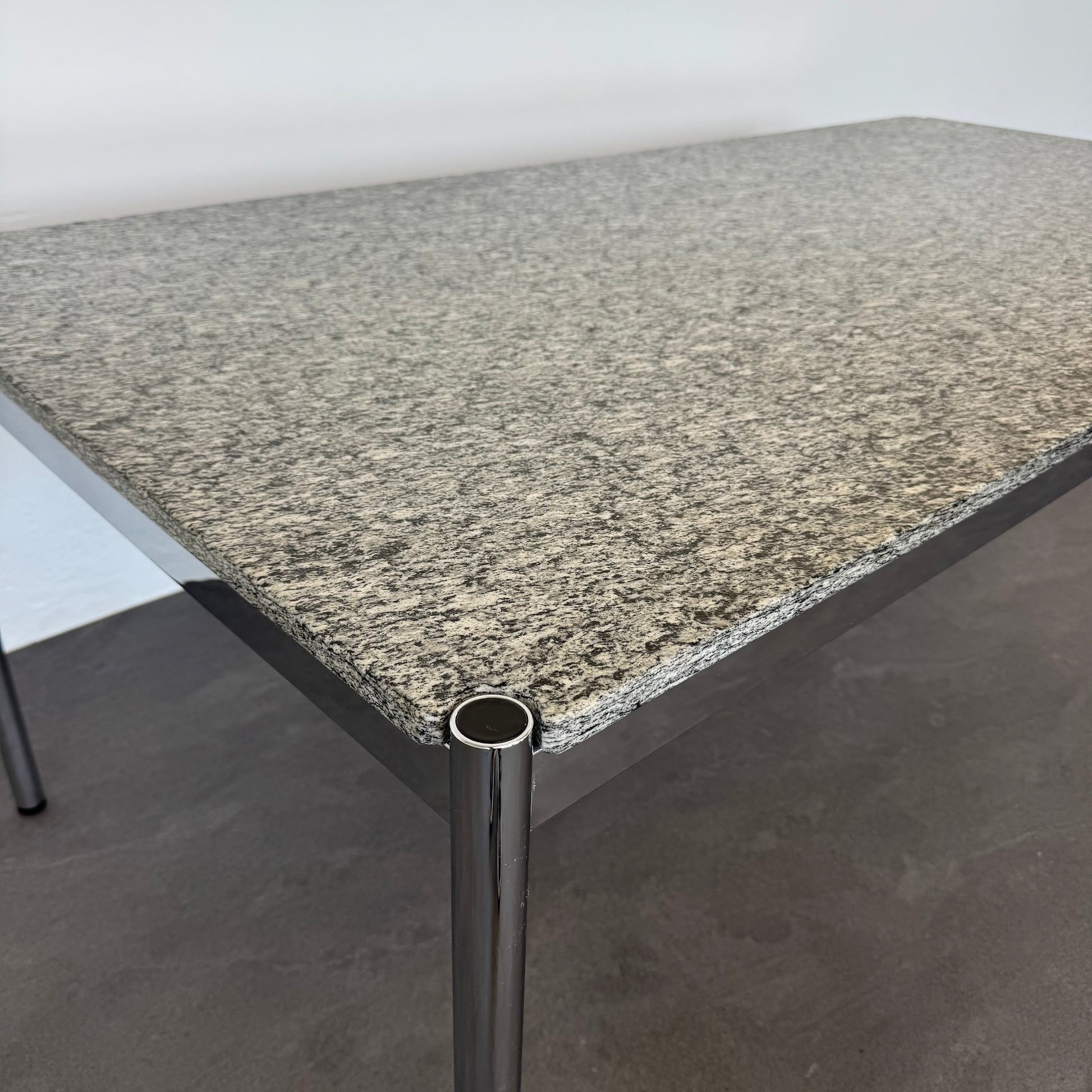 USM Haller Classic Schreibtisch Detailansicht