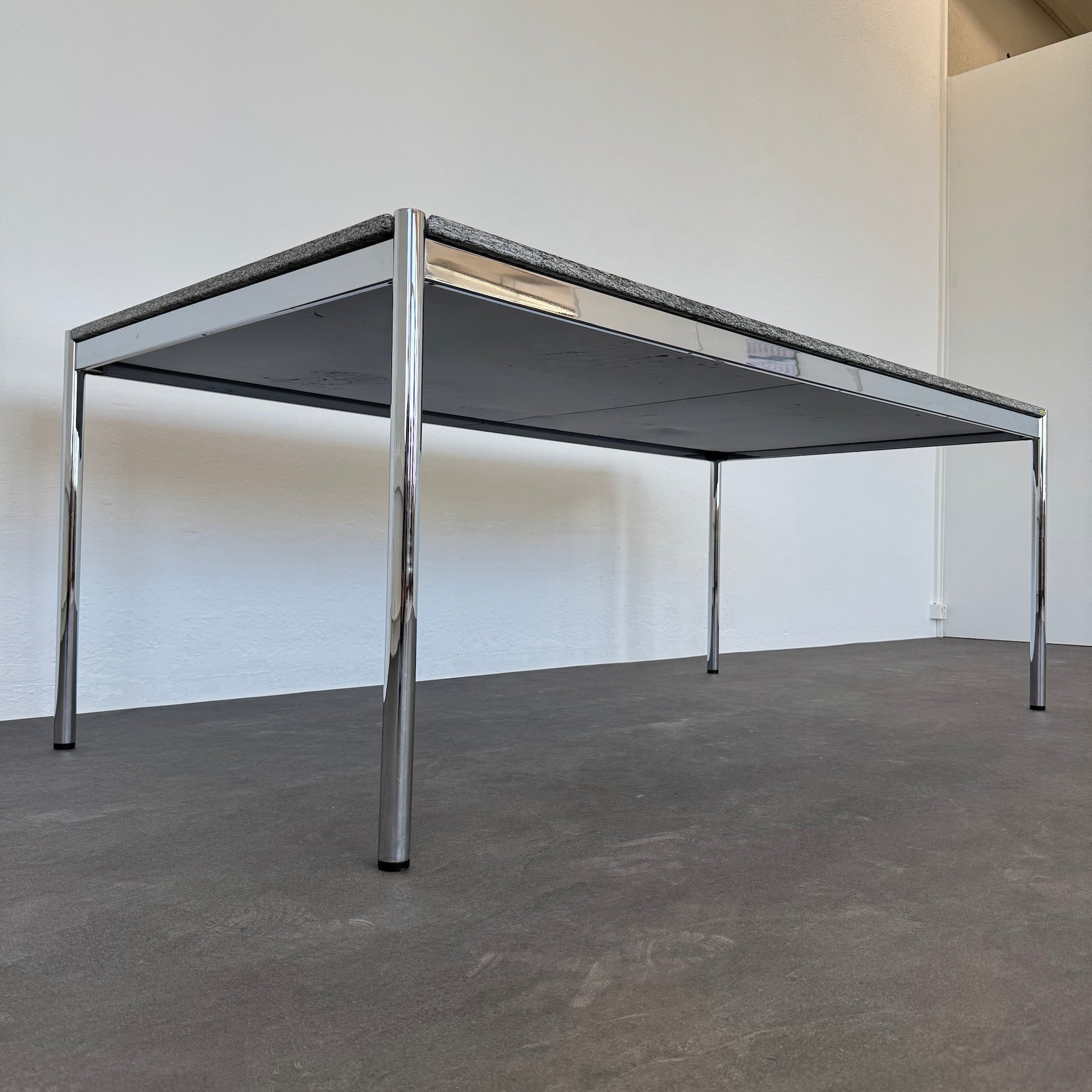 USM Haller Classic Schreibtisch mit Gestell chrom glanz