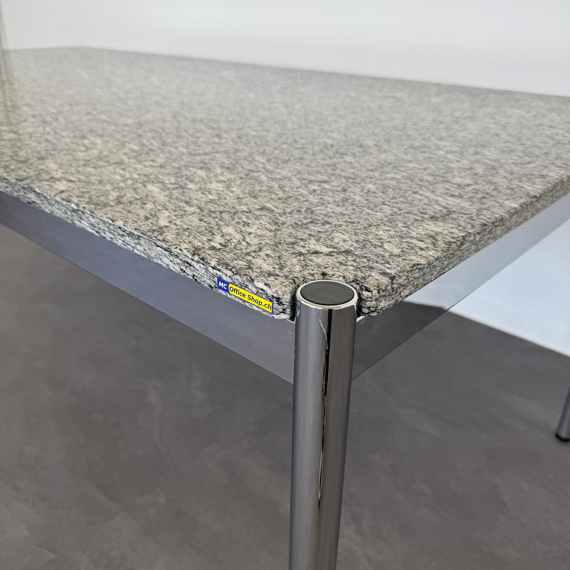 USM Haller Classic Schreibtisch Detailansicht