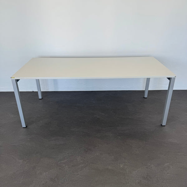 Embru eQ Vierbeintisch