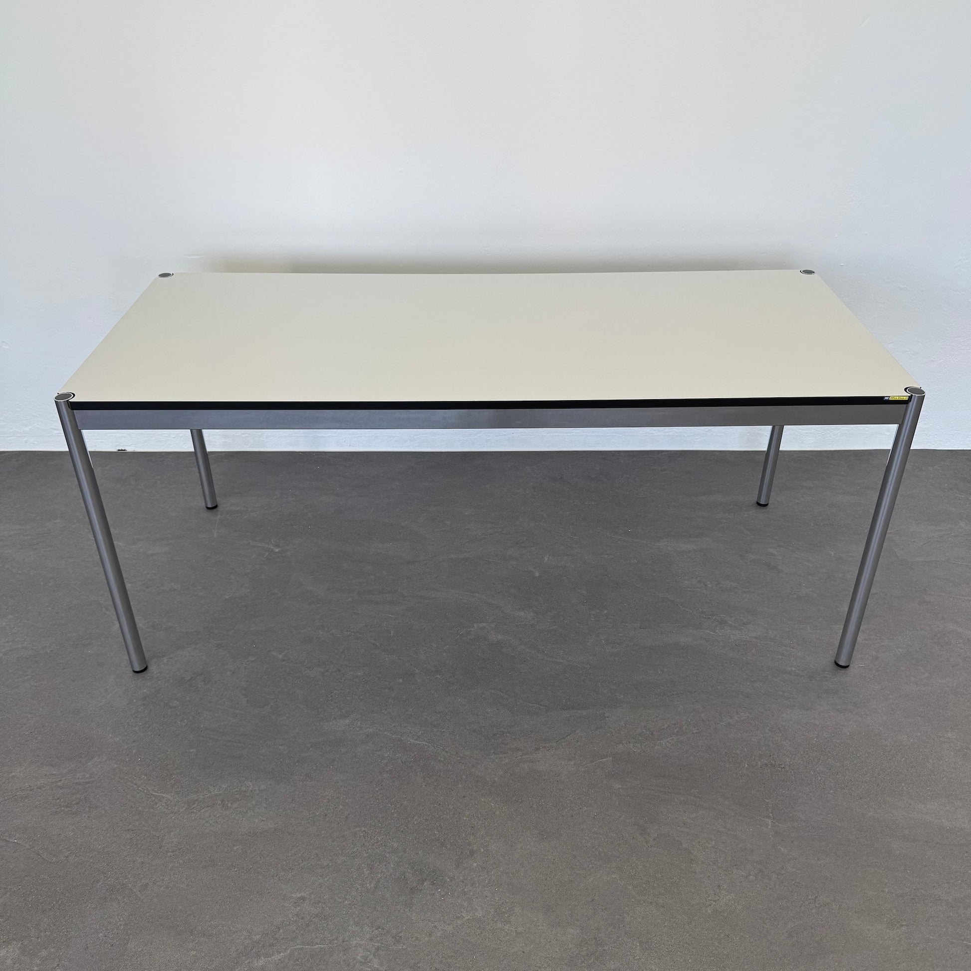 USM Haller Classic Schreibtisch 1750 x 750 mm