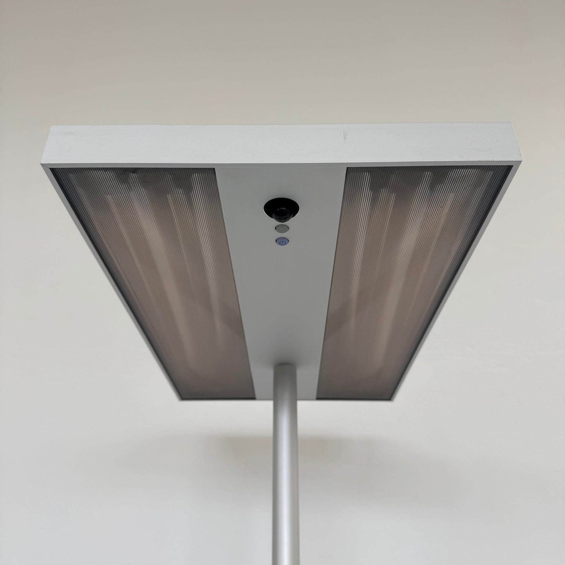 Alteme EcoP K Indirekt-/Direktleuchte Ansicht von unten Sensor