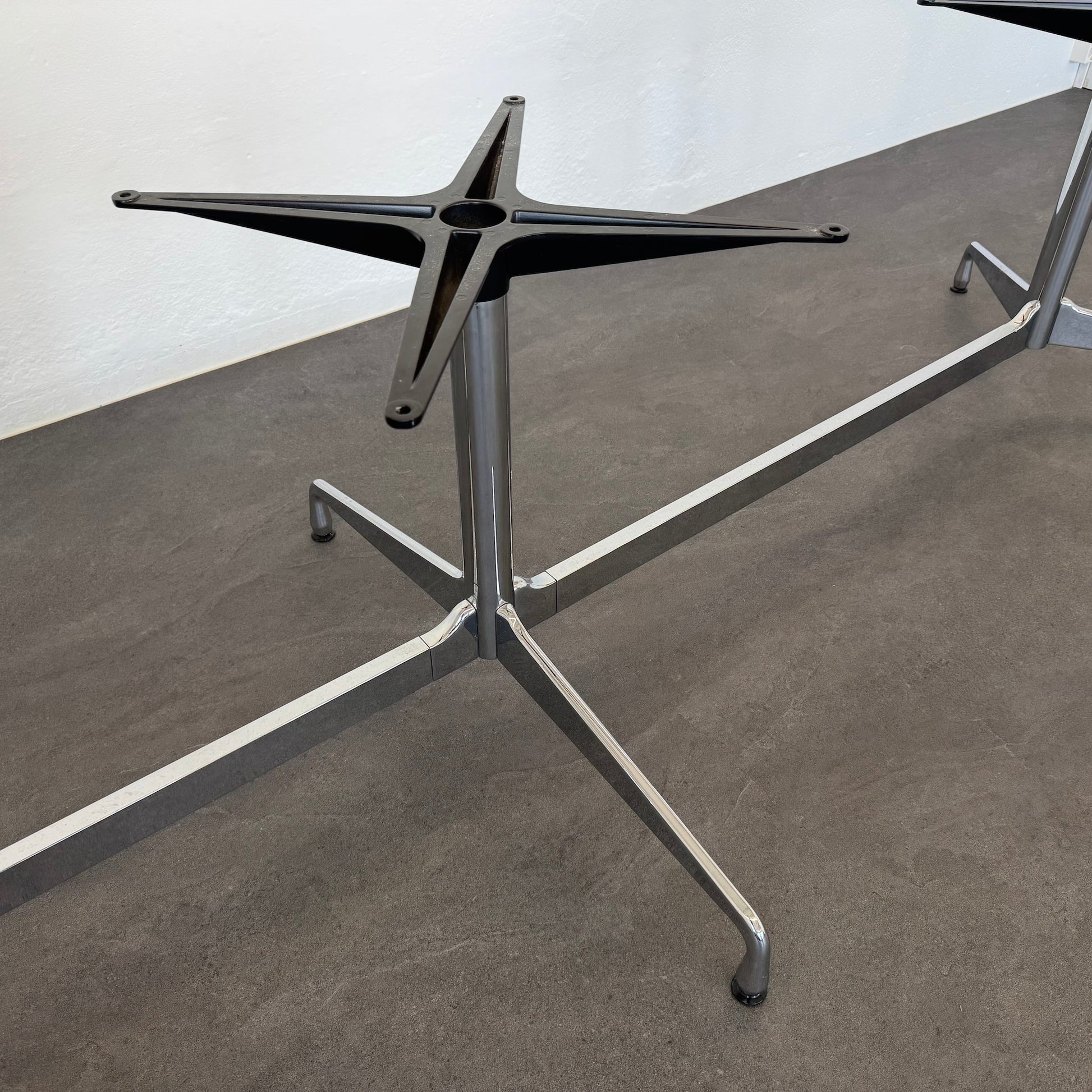 Vitra Eames Segmented Table Gestell Detailfoto