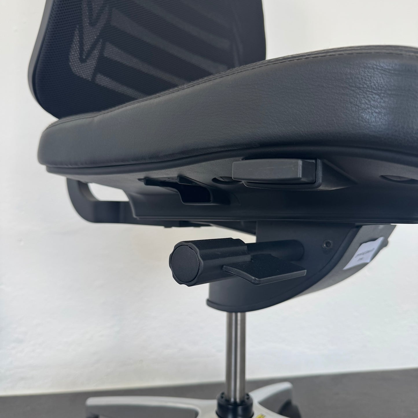 Girsberger Reflex Bürodrehstuhl Detailfoto Mechanik