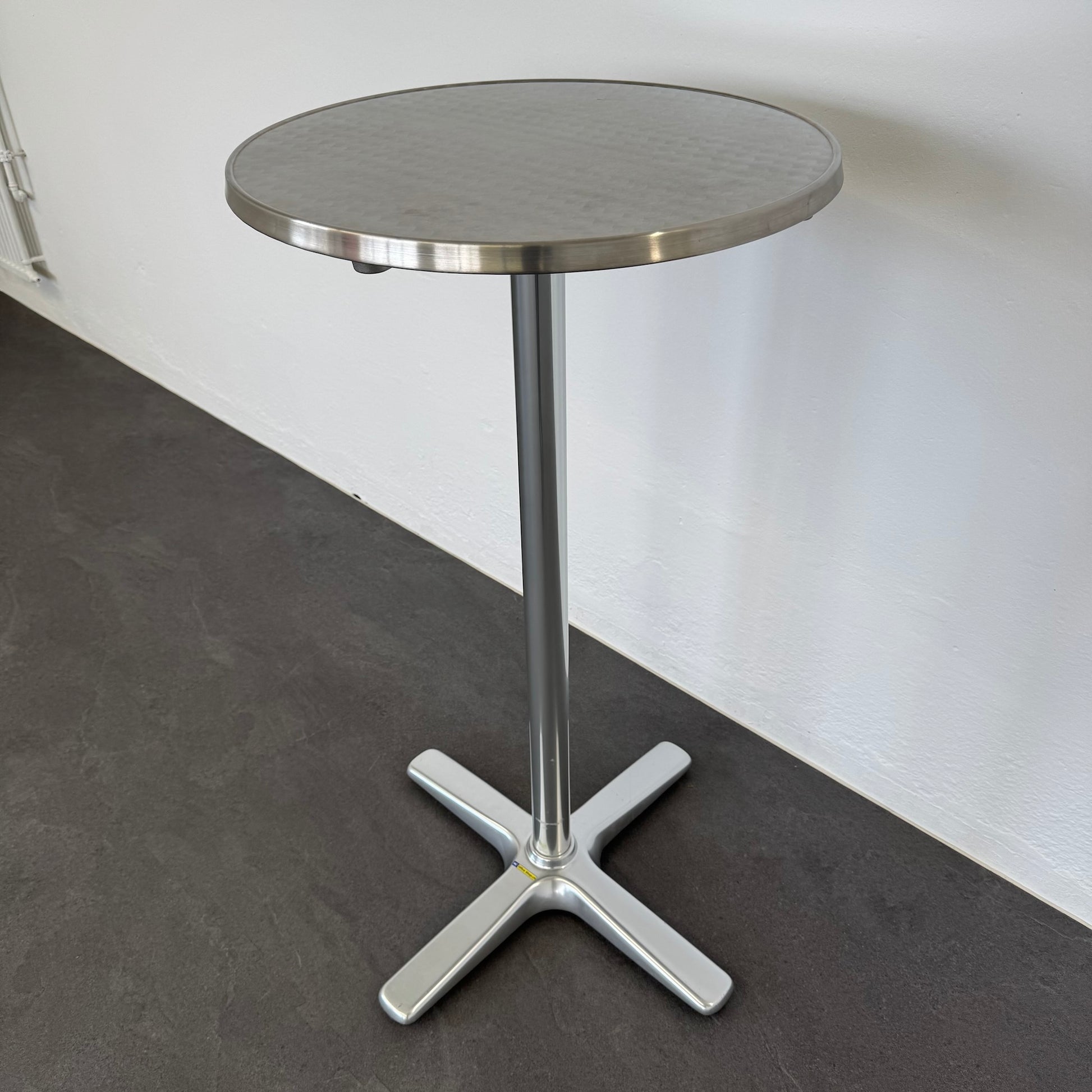 Top Design Classic Bistrostehtisch mit einer Höhe von 1150mm