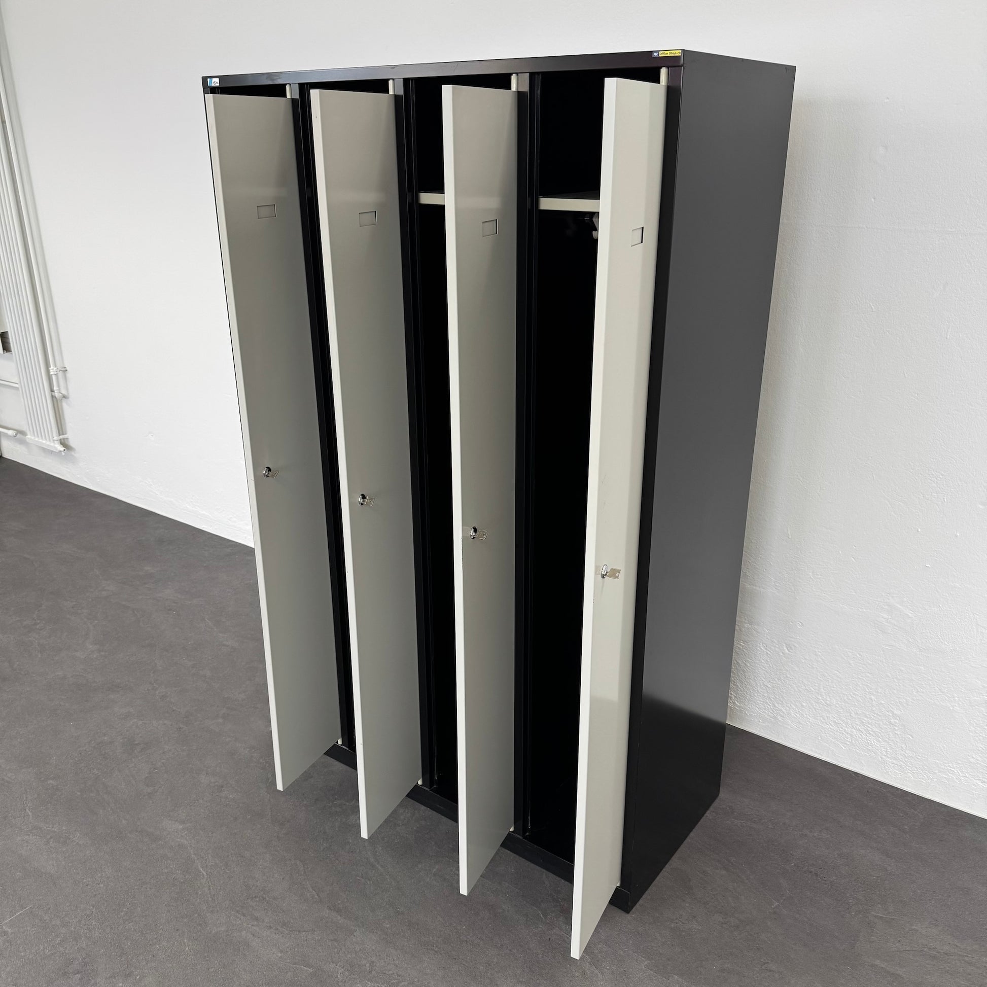 Lista Classic Garderobenschrank mit  allen Abteilen offen von rechts