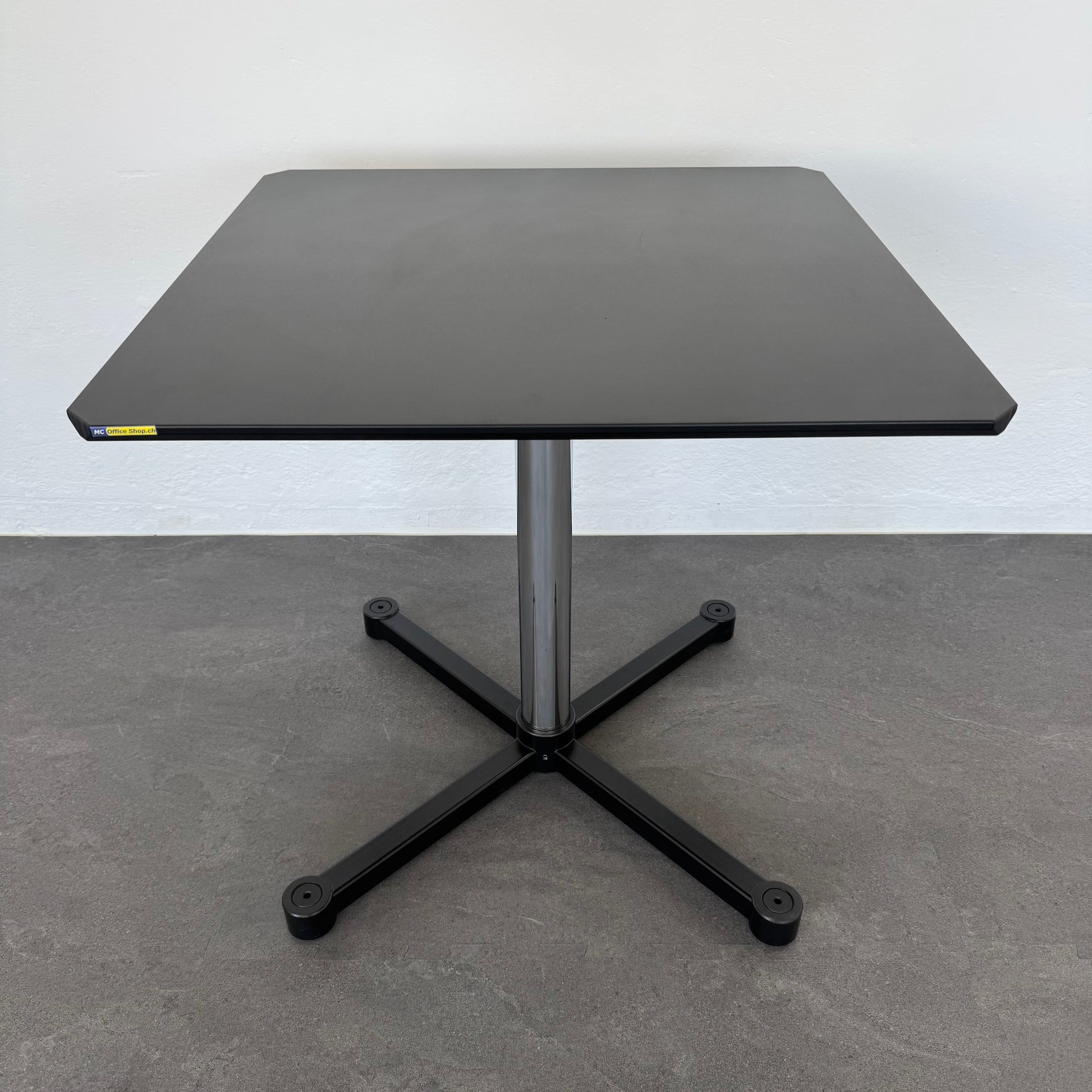 USM-Haller Kitos Free Standing Tisch Tischplatte Schwarz
