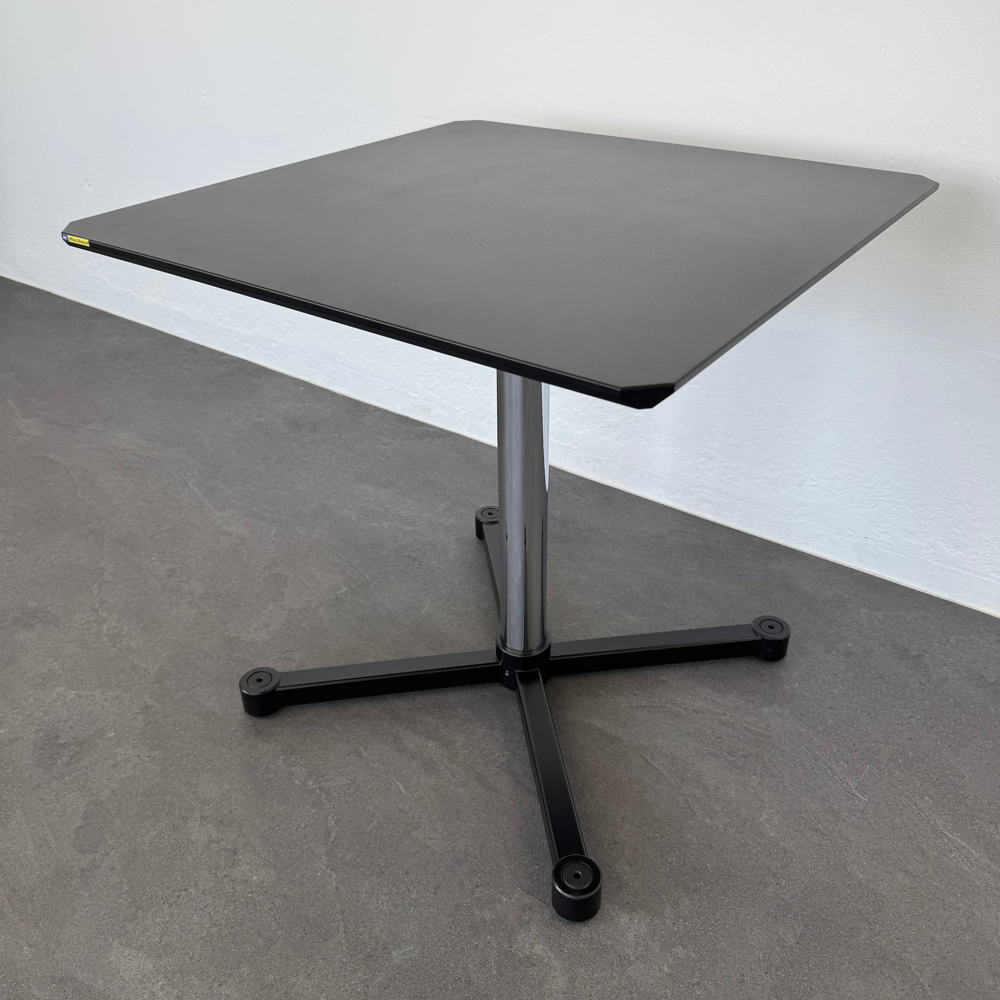 USM-Haller Kitos Free Standing Tisch Gestell Metall Schwarz und Chrom