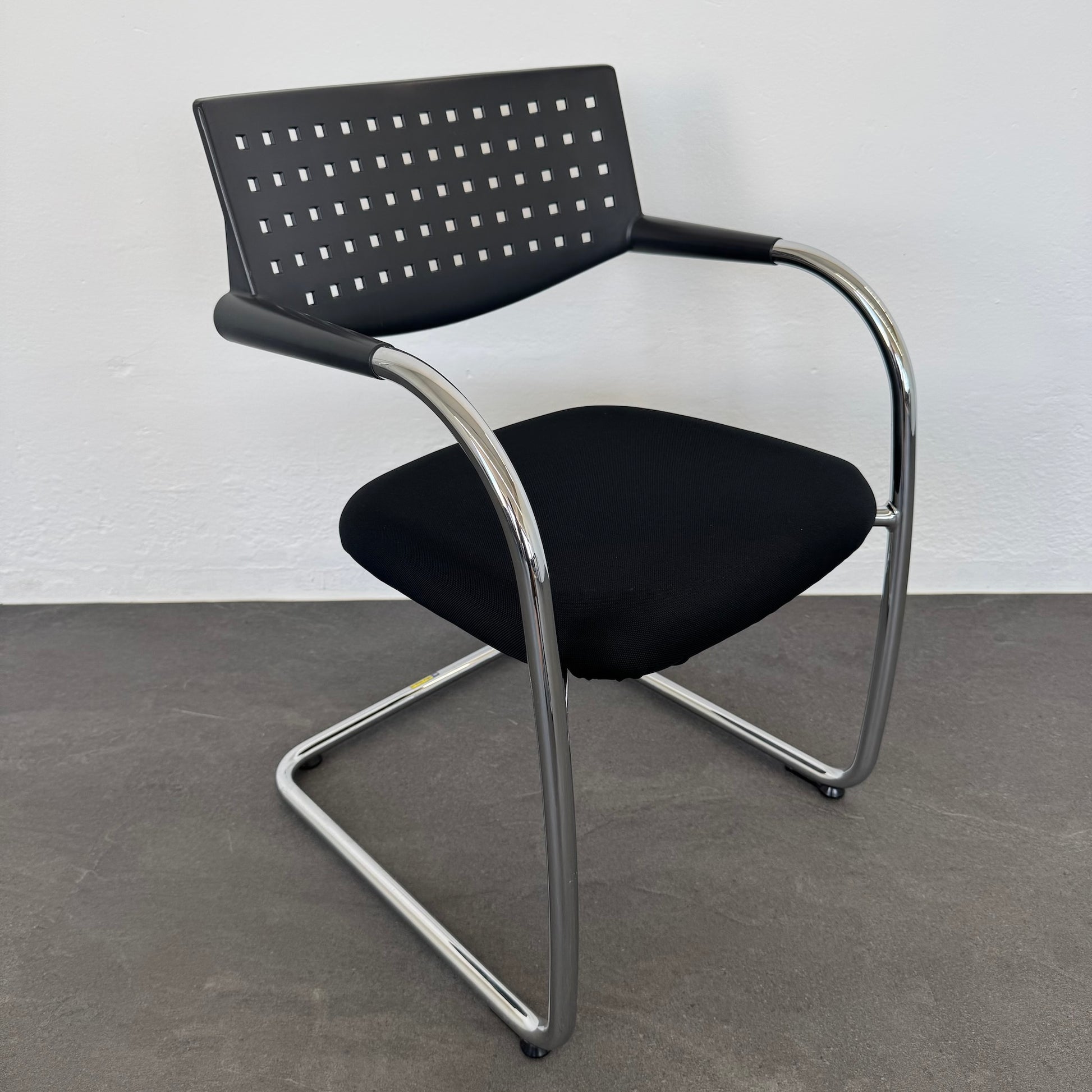 Vitra Visavis Freischwinger mit Armlehnen
