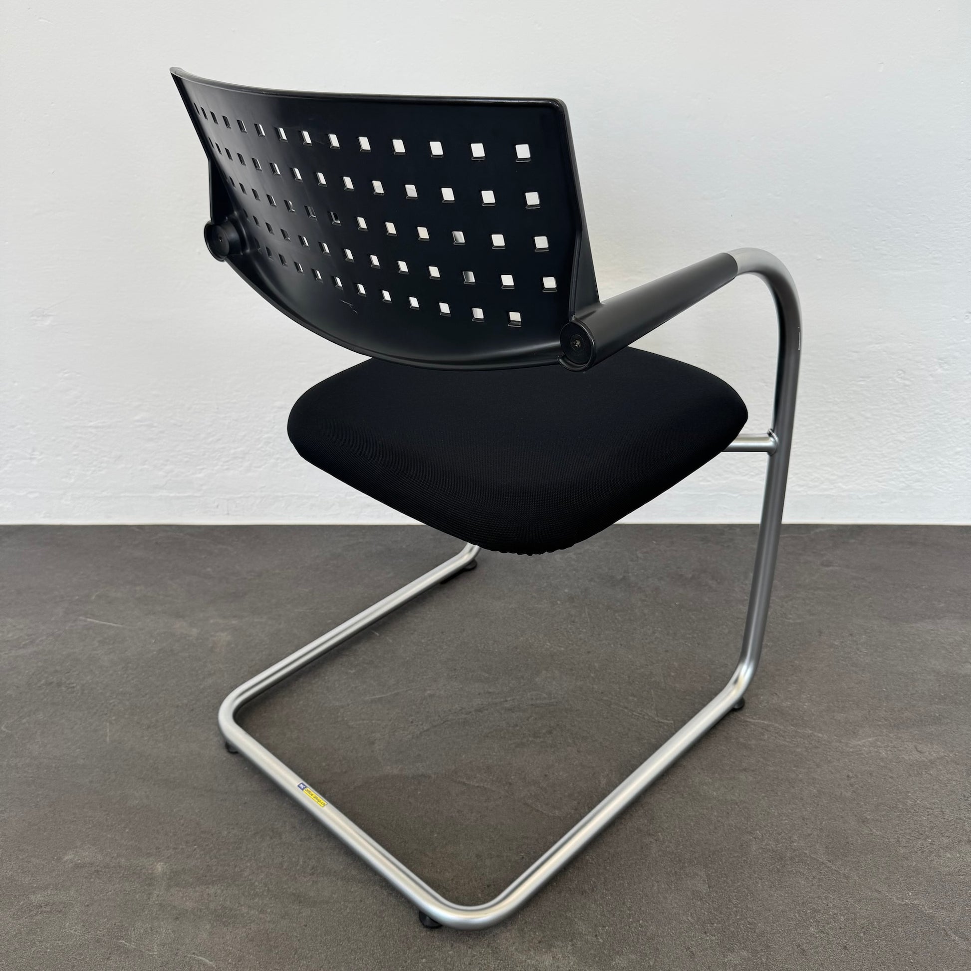 Vitra Visavis Freischwinger mit Rückenlehne Kunstoff Anthrazit