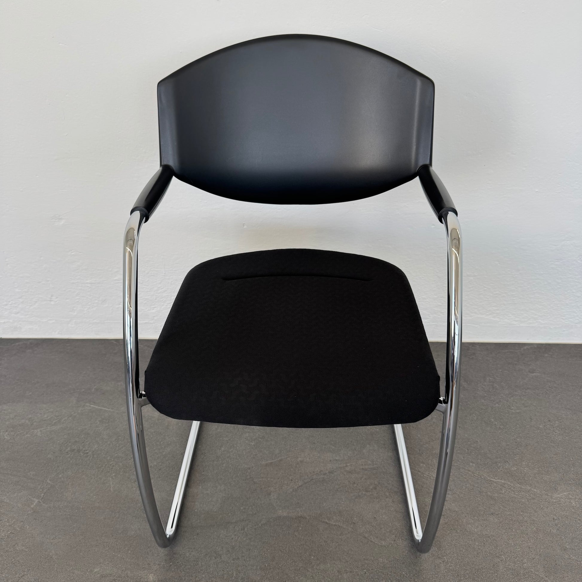 Giroflex G16 Freischwinger Stoffbezug schwarz