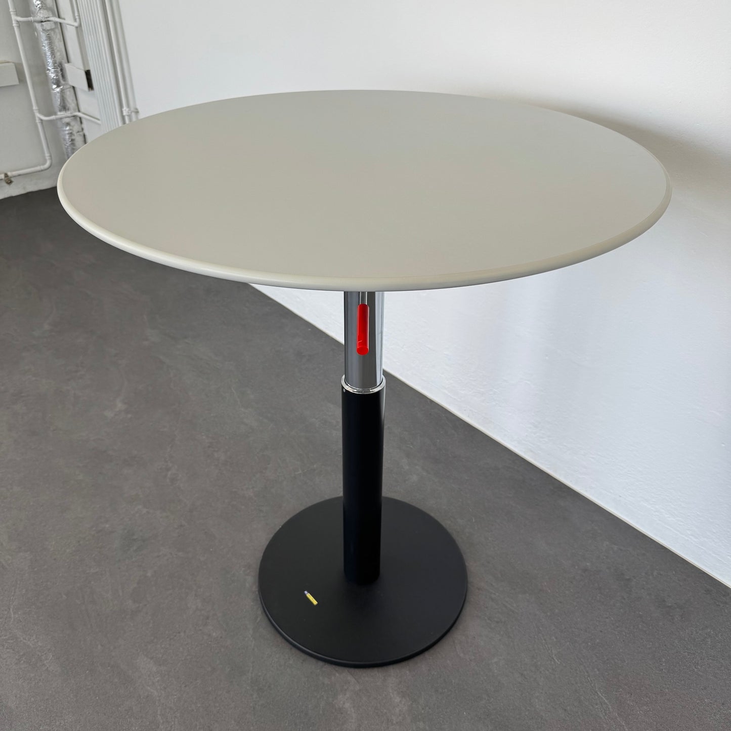 Euroffice Sitz-Steh-Besprechungstisch höhenverstellbar von 675-1090mm
