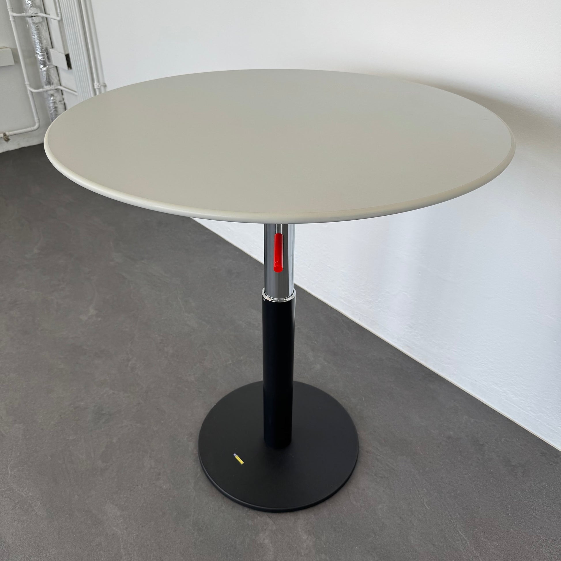 Euroffice Sitz-Steh-Besprechungstisch höhenverstellbar von 675-1090mm