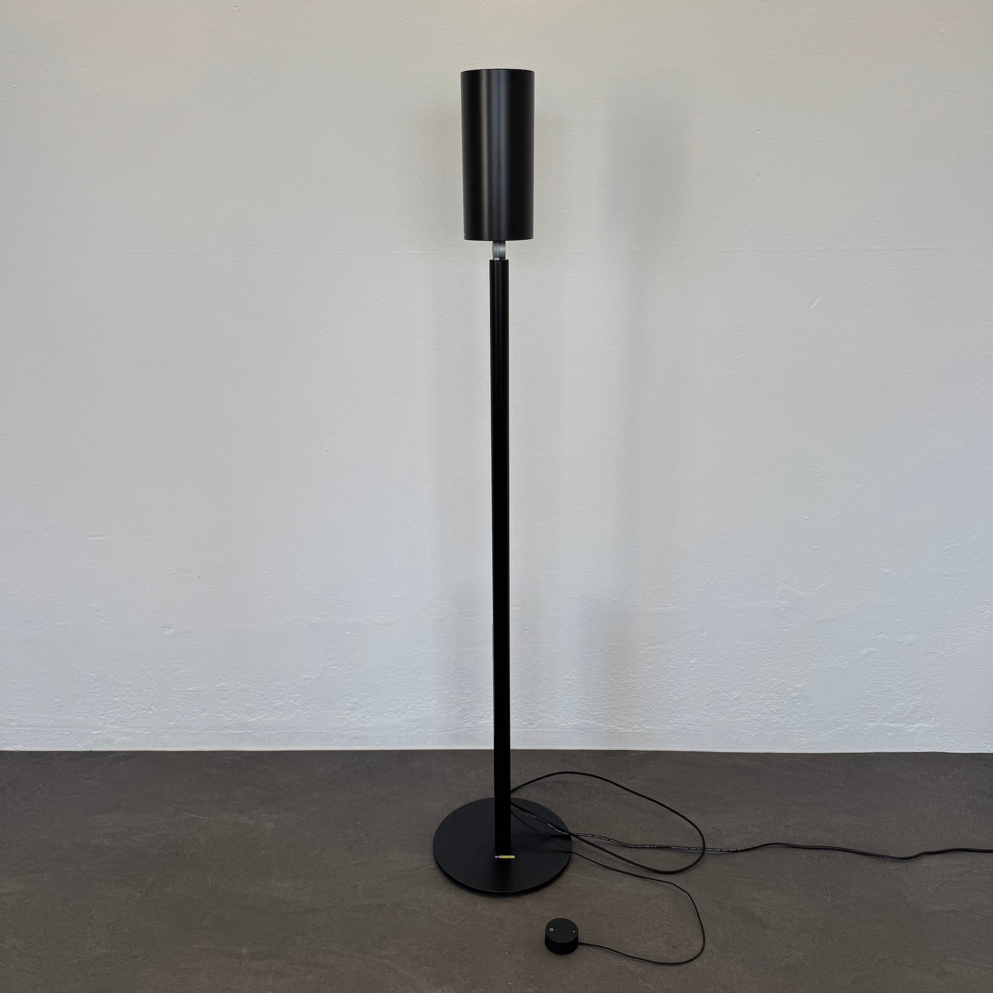 Regent Stream Office High Uplight Metall Schwarz