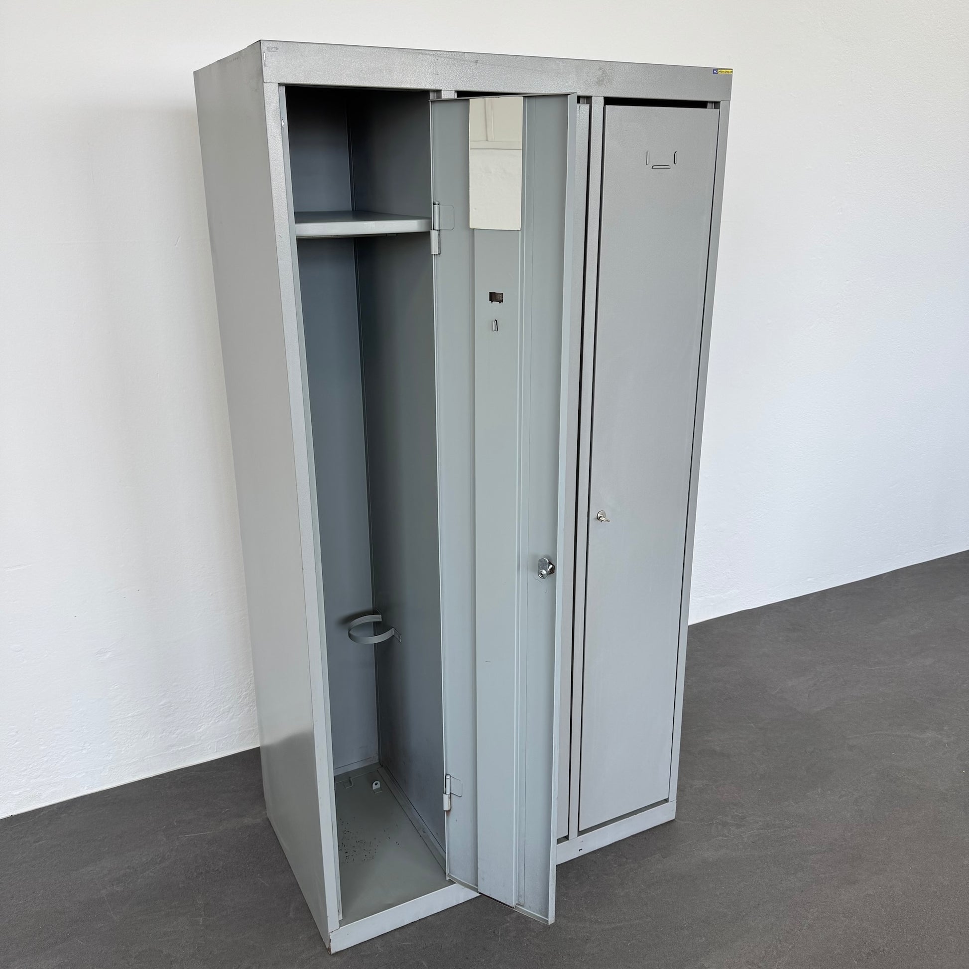 Stalgo Classic Garderobenschrank mit einem Abteil offen