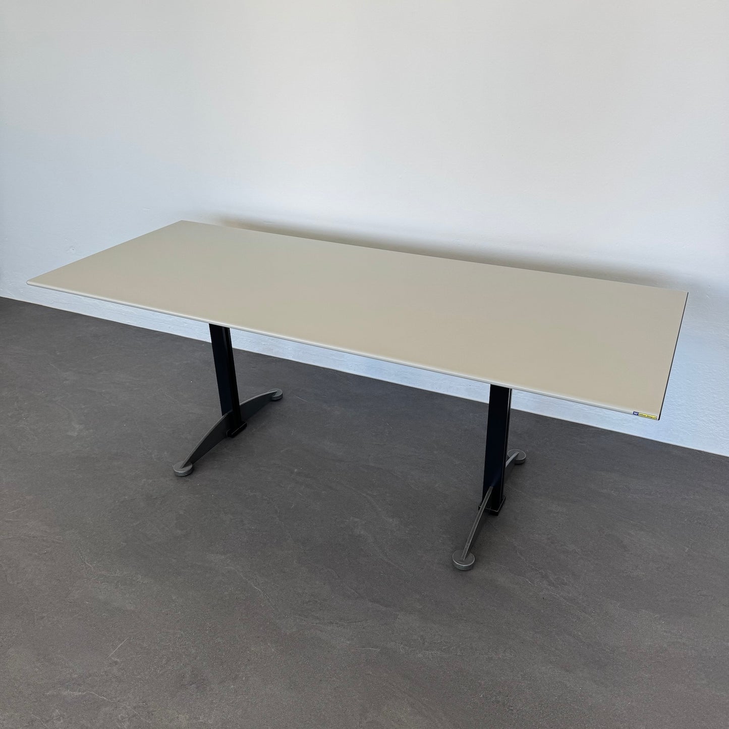 Elan Euroffice Sitzungstisch mit Gestell Metall Schwarz und Anthrazit