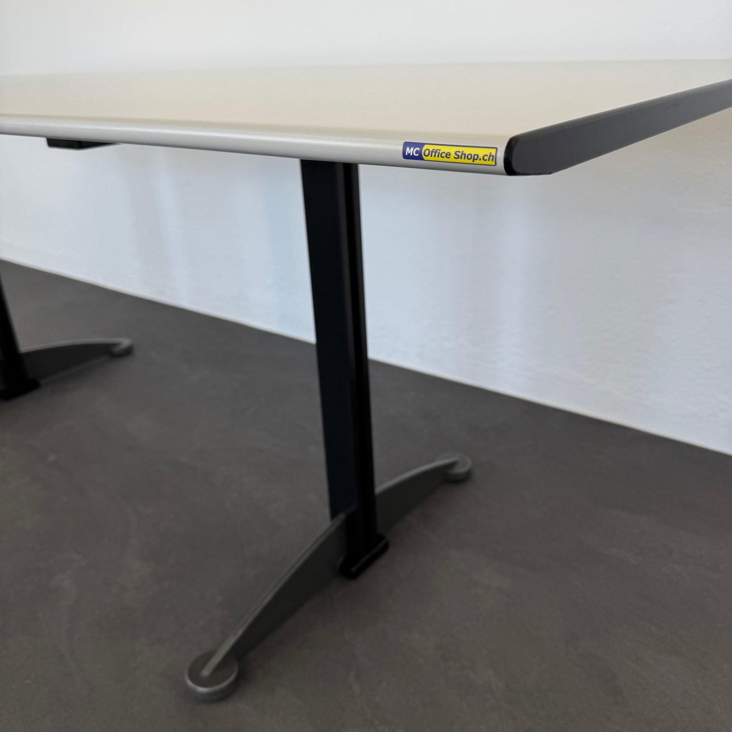 Elan Euroffice Sitzungstisch Detailfoto Tischkante