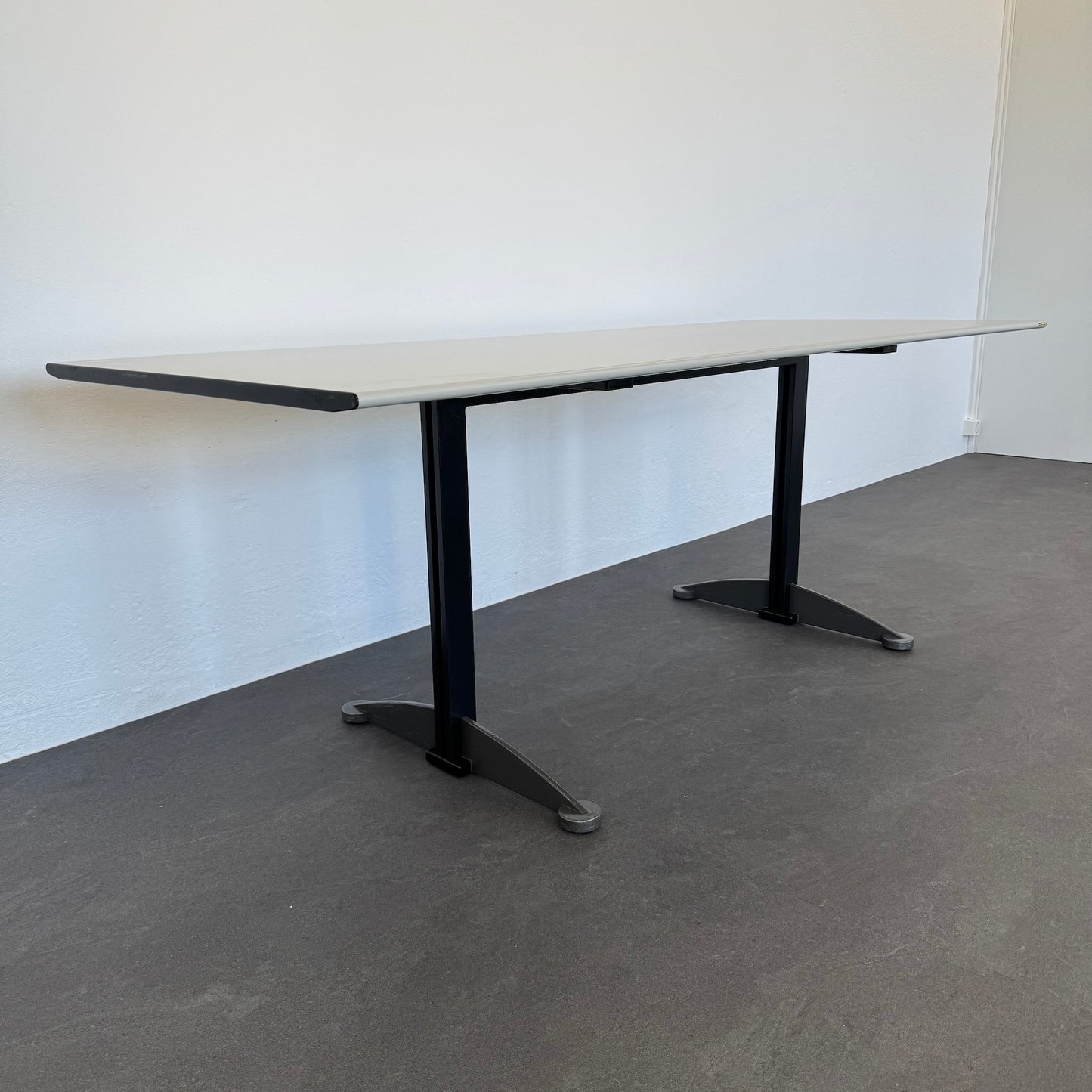Elan Euroffice Sitzungstisch Detailfoto Tischgestell