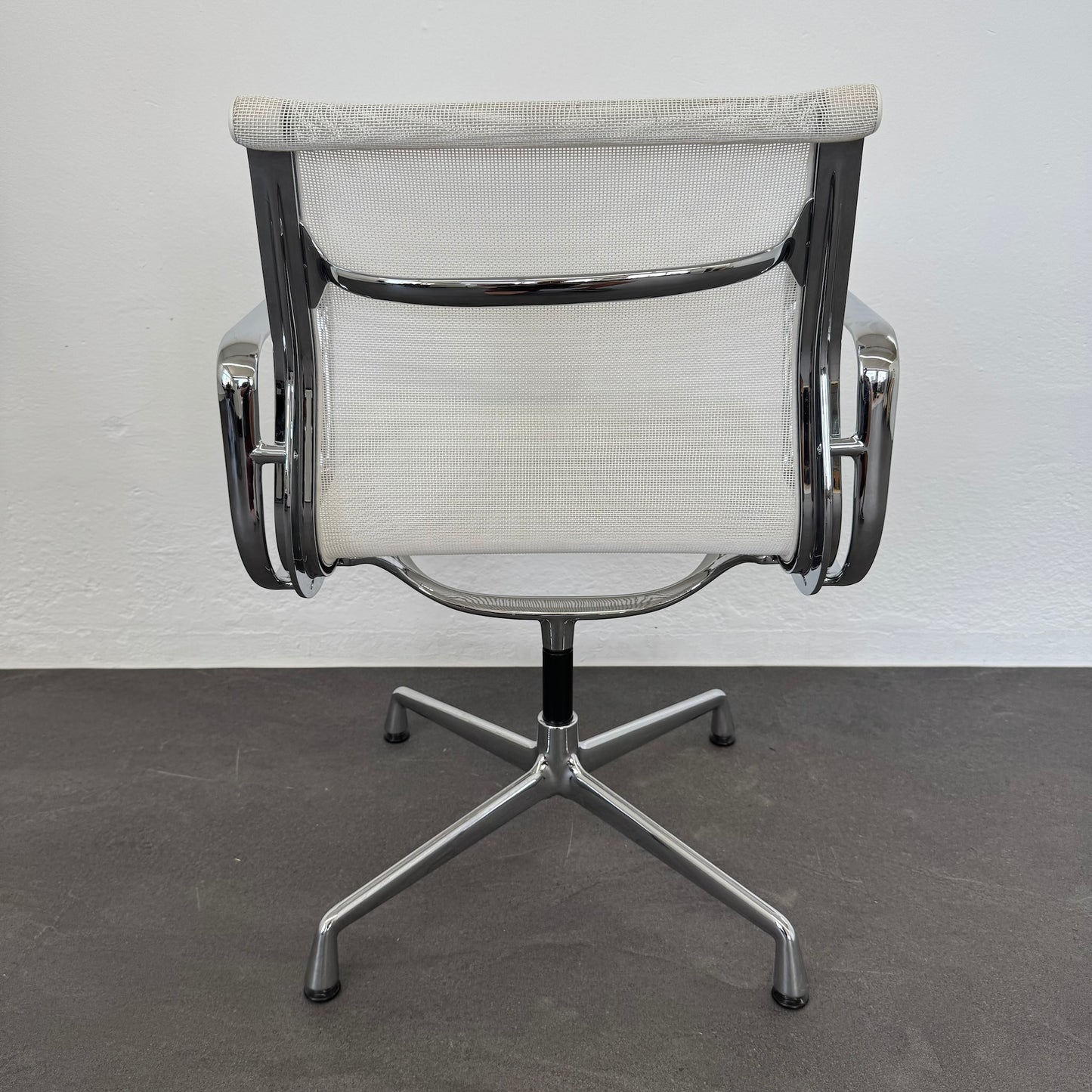 Vitra Aluminium Chair EA108