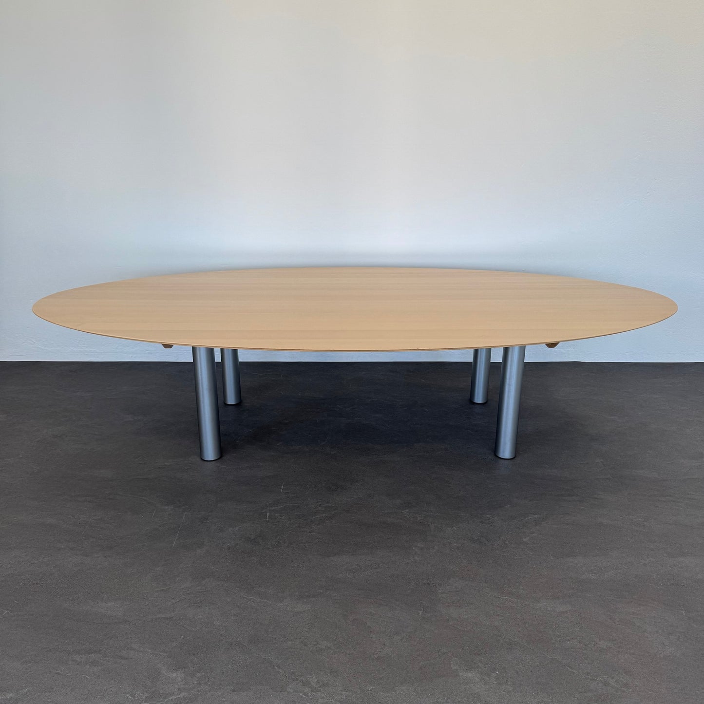 Top Design Ovaline Sitzungstisch Weiss Lasiert