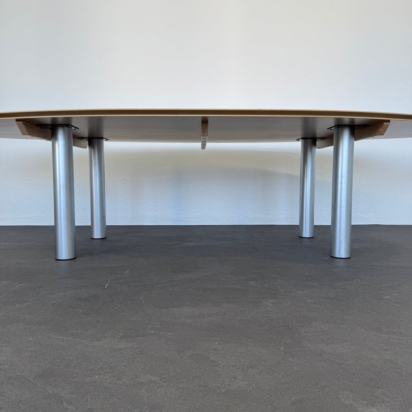 Top Design Ovaline Sitzungstisch Detailfoto Gestell